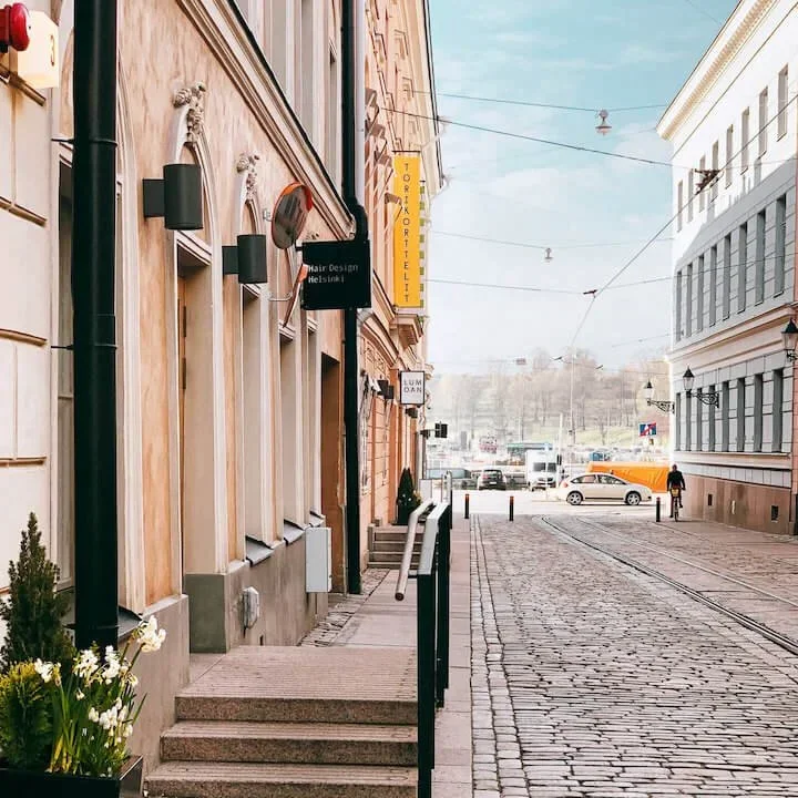 Paras parturi-kampaamo Helsingissä – laadukkaat hiuspalvelut Hair Design Helsinki -kampaamossa keskustassa.