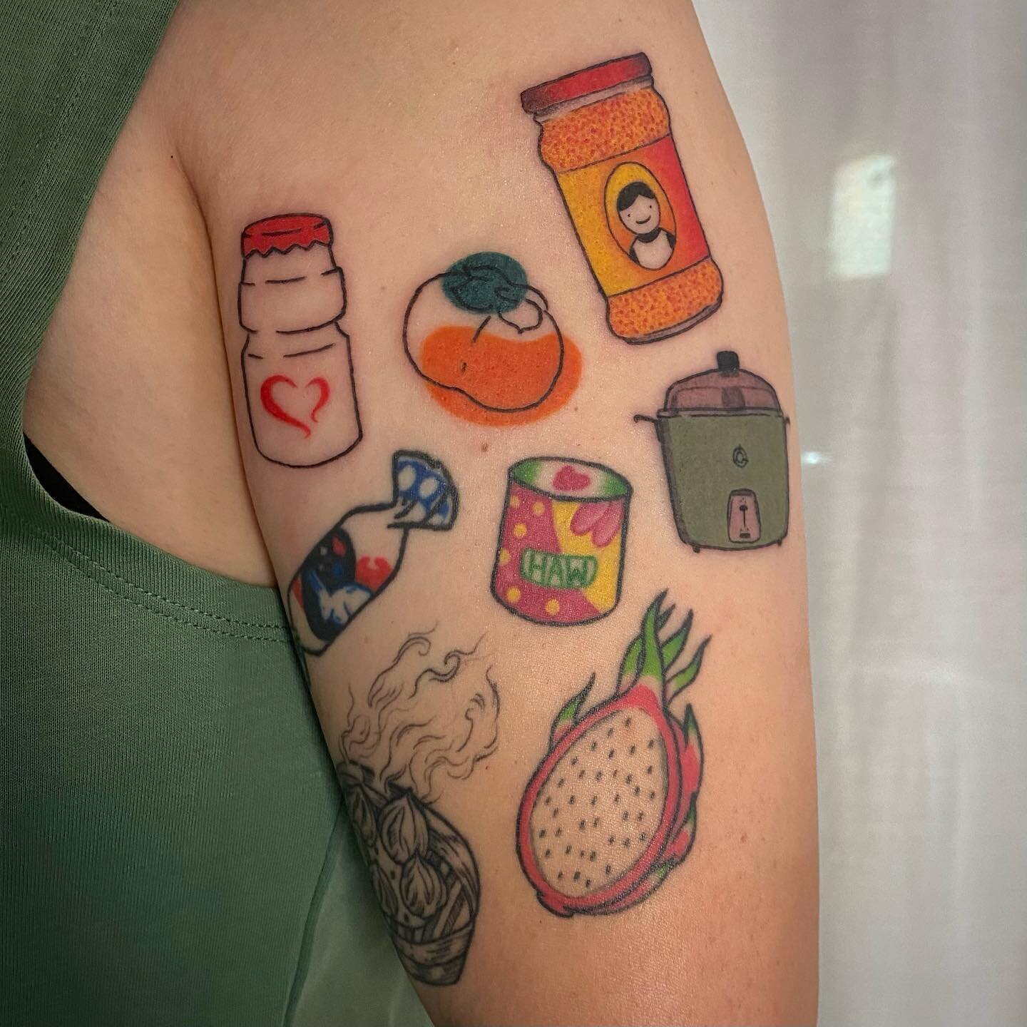 A selection of recent taddys :) Thank you to everyone, I had a lot of fun making these!!

 Books open for flash &amp; custom work - email me or submit a form on my website to inquire 💖
.
.
.
#vancouvertattoo #vancouvertattooartist  #vancouver #qttr 