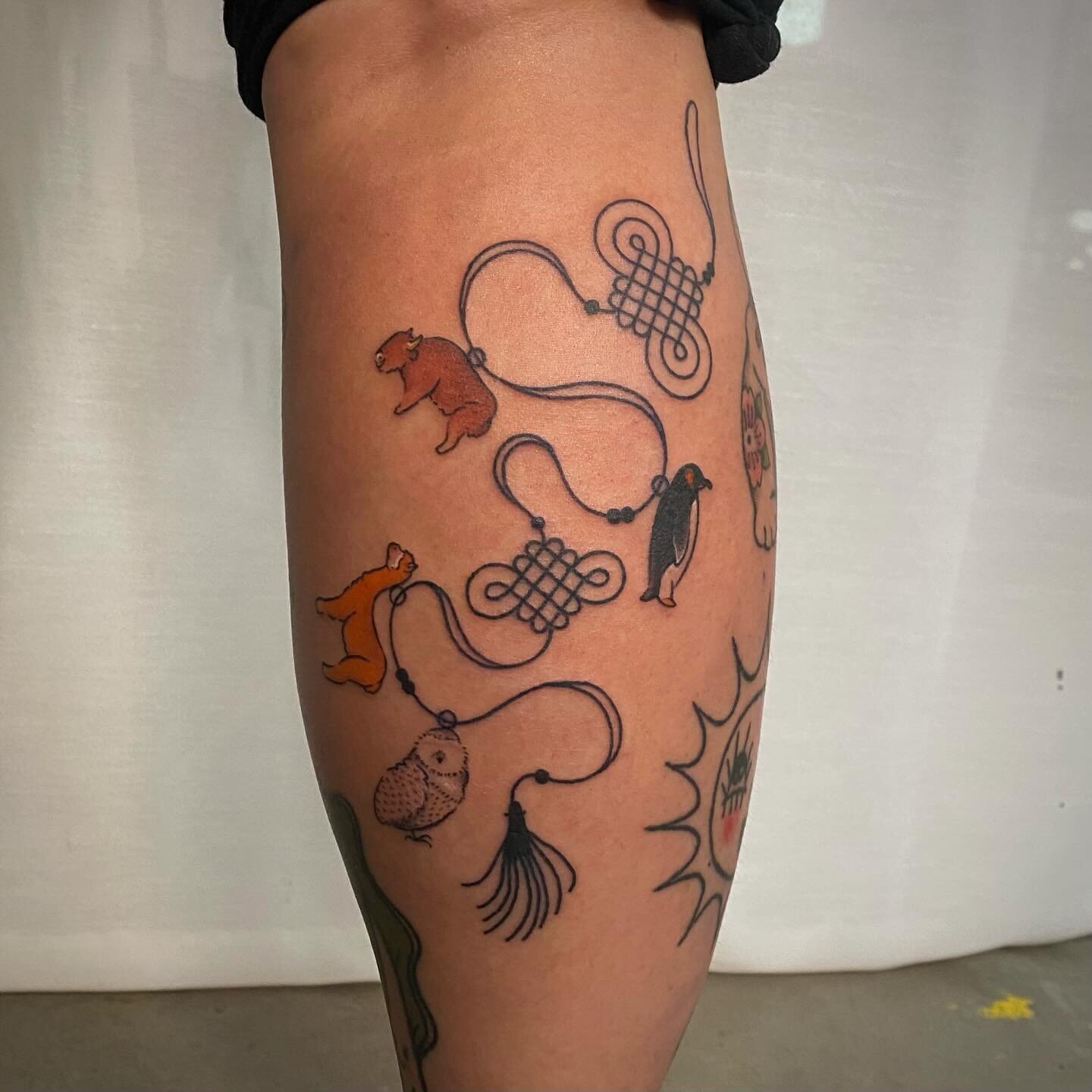 Custom knot &amp; charms for J, thank u for stopping by while you were in town!! ✨🦬🐧🦙🦉✨

Hmu for flash or custom - available from the last week of Nov onwards :) will be getting back to emails this week!
.
.
.
#vancouvertattoo #vancouvertattooart