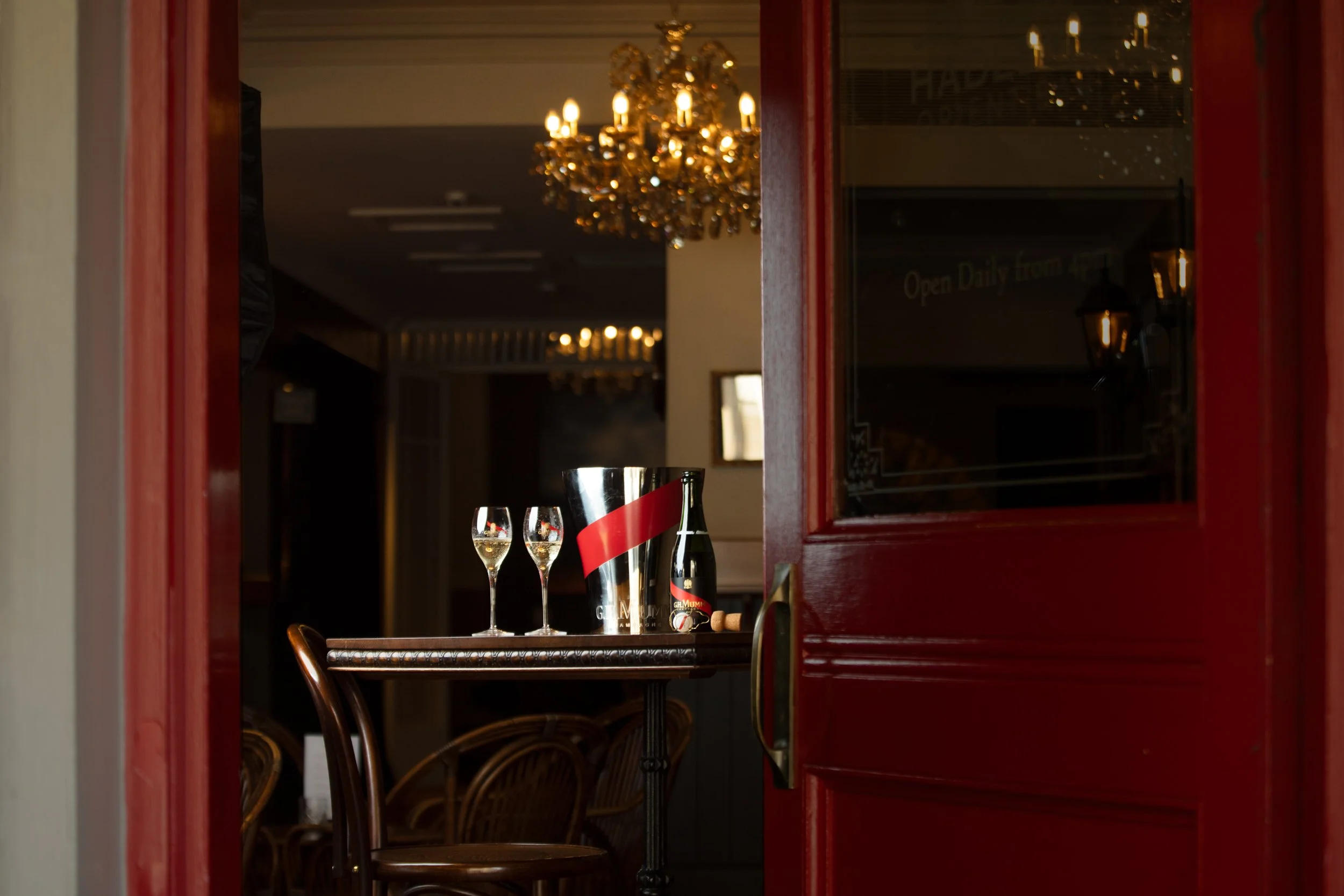 Hadley's Orient Bar November 2025_Olivia Sattler-80.jpg