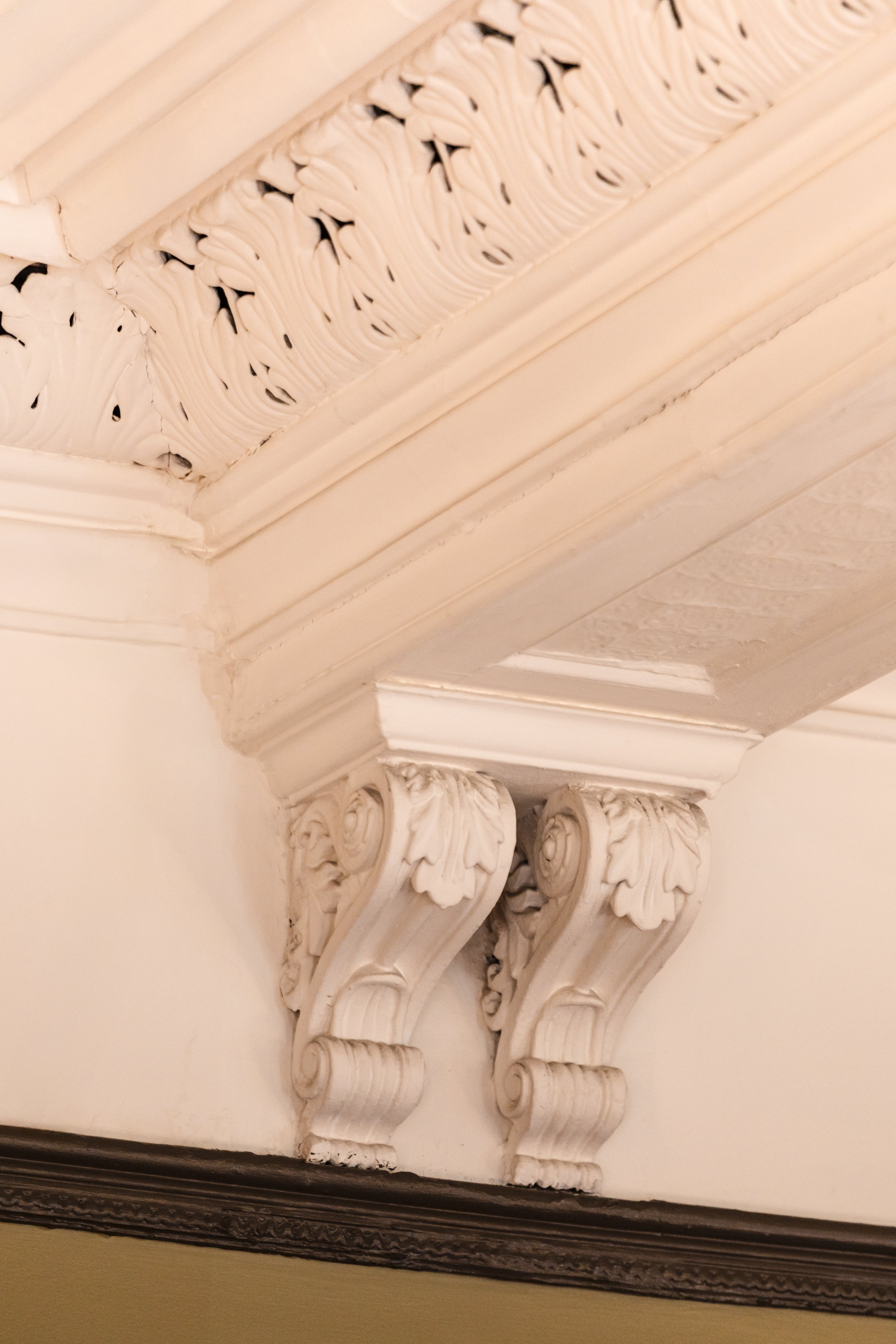 Delicate ceiling features at Hadley's Orient Hotel