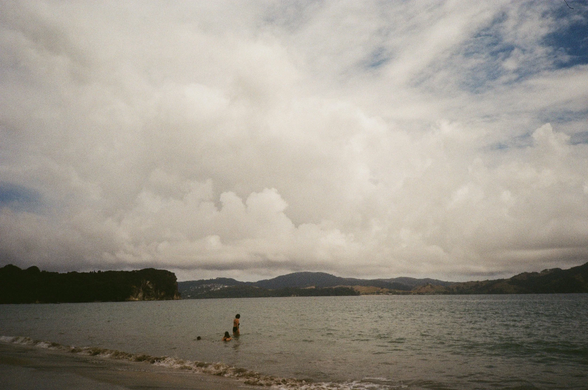 (Cooks Beach) - more photos from the beach right next to the beach house