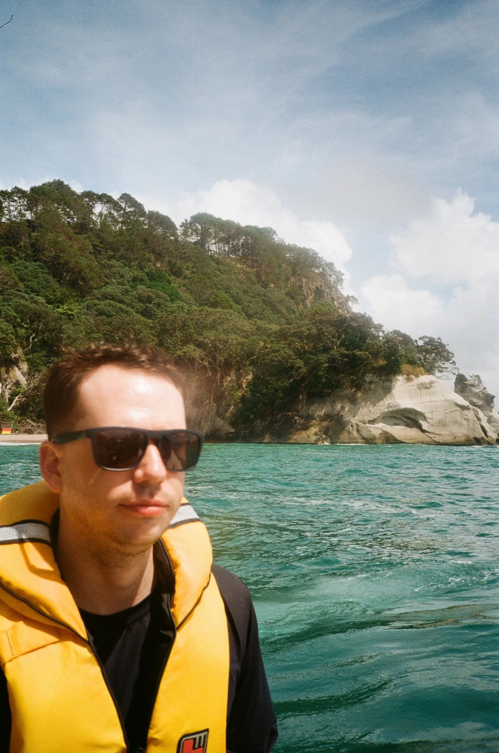 (Cooks Beach) - We took a boat trip to Cathedral Cove (the famous picture from all the windows desktops) 