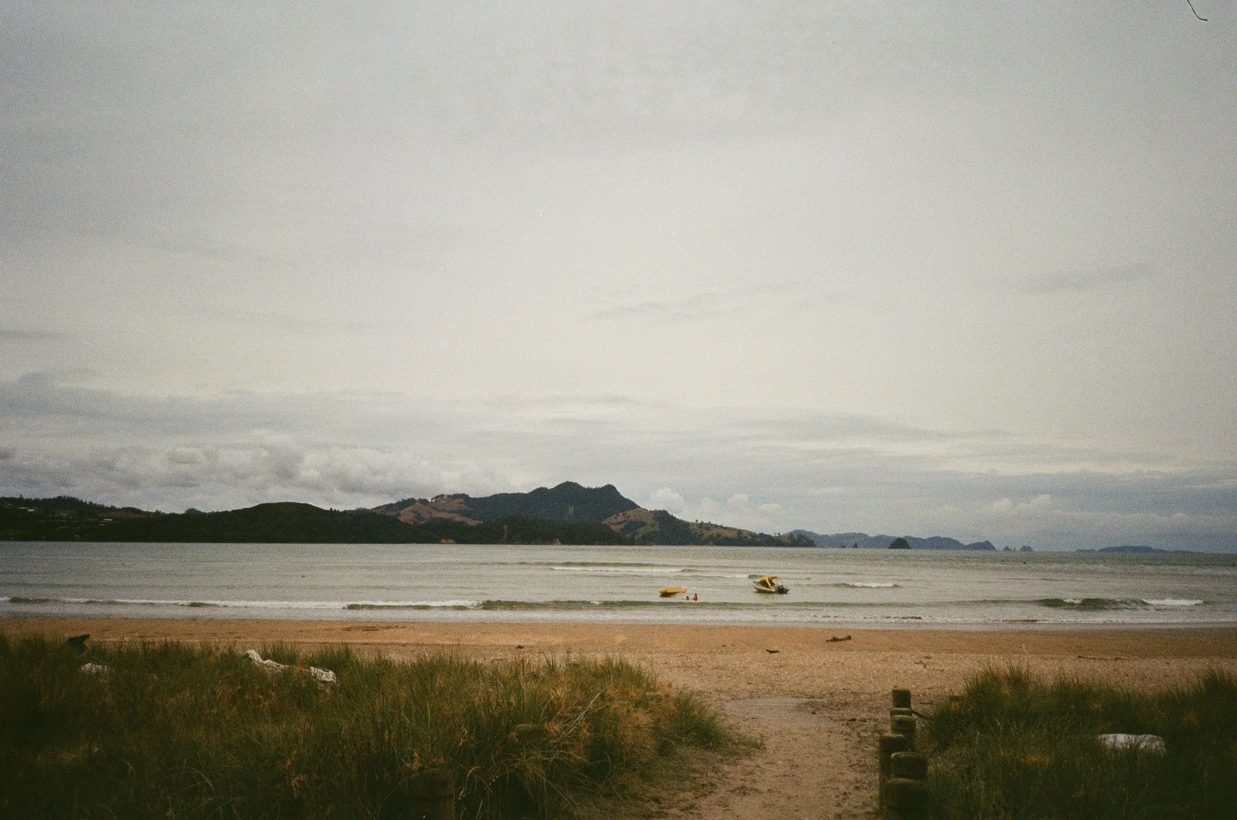 (Cooks Beach) - banana boat beach