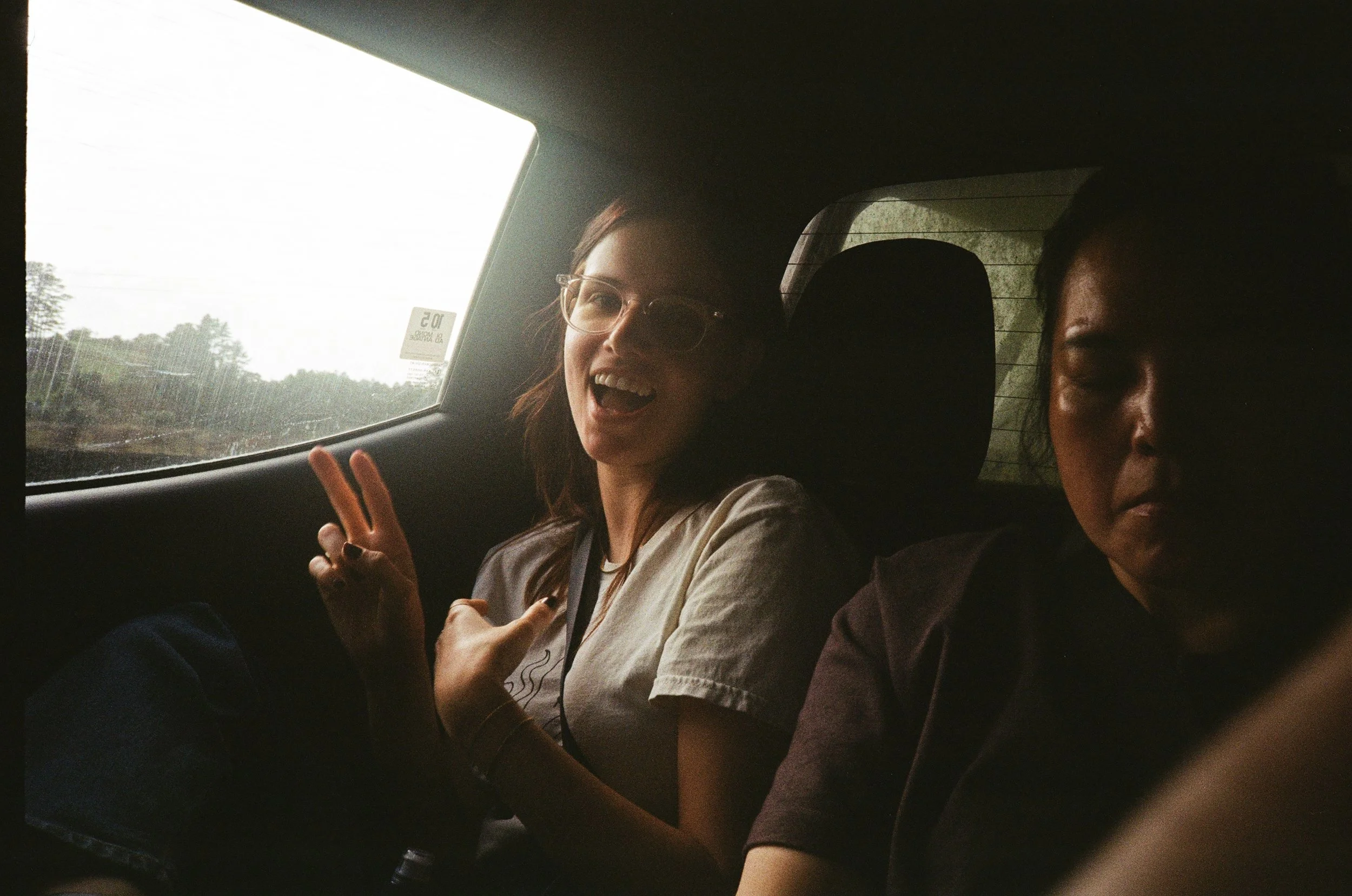 (Tauranga) - On our way to Auckland to fly out. Christina and Robbie drove me Max and Soran to the airport. 