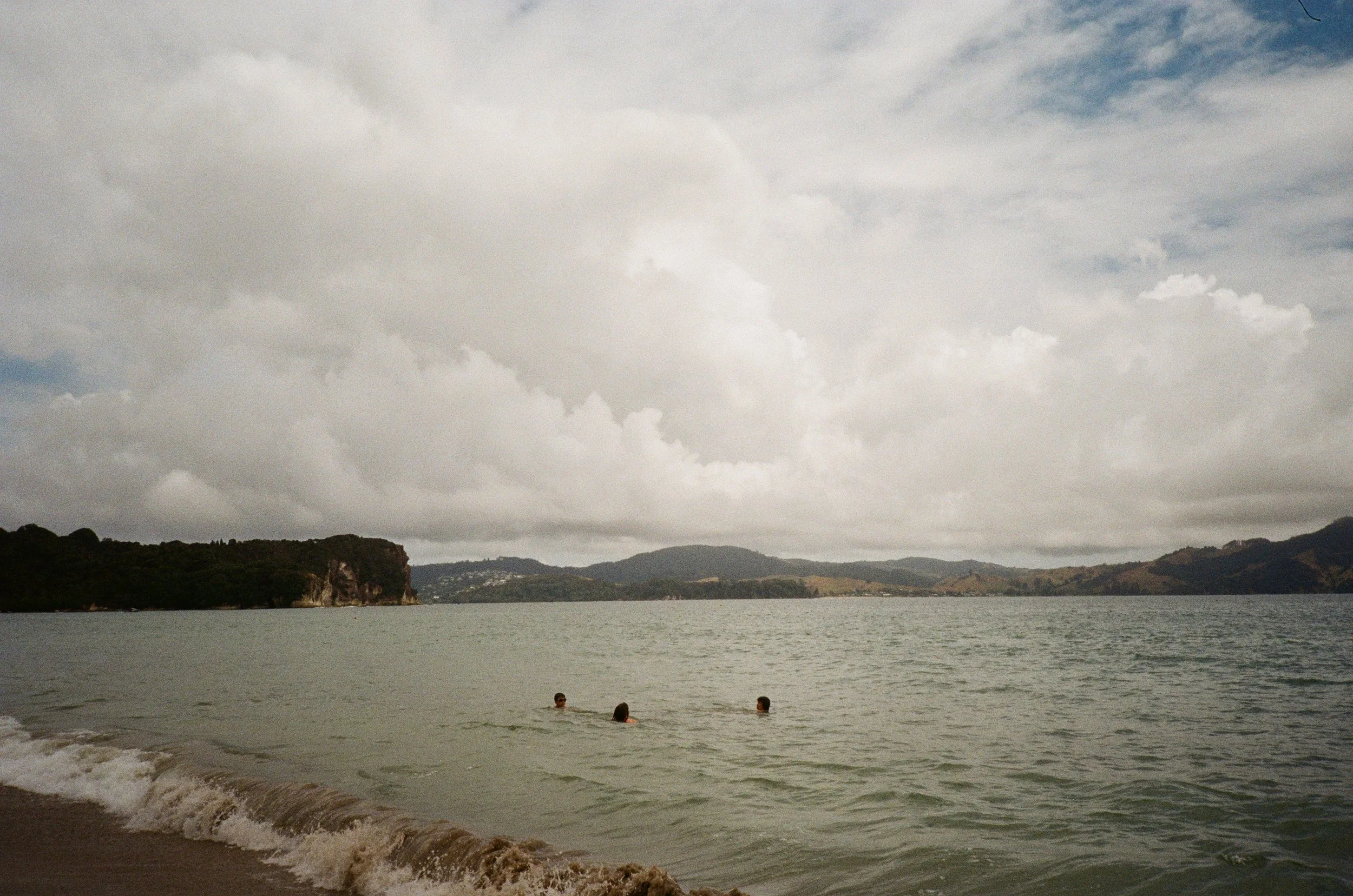 (Cooks Beach) - more photos from the beach right next to the beach house