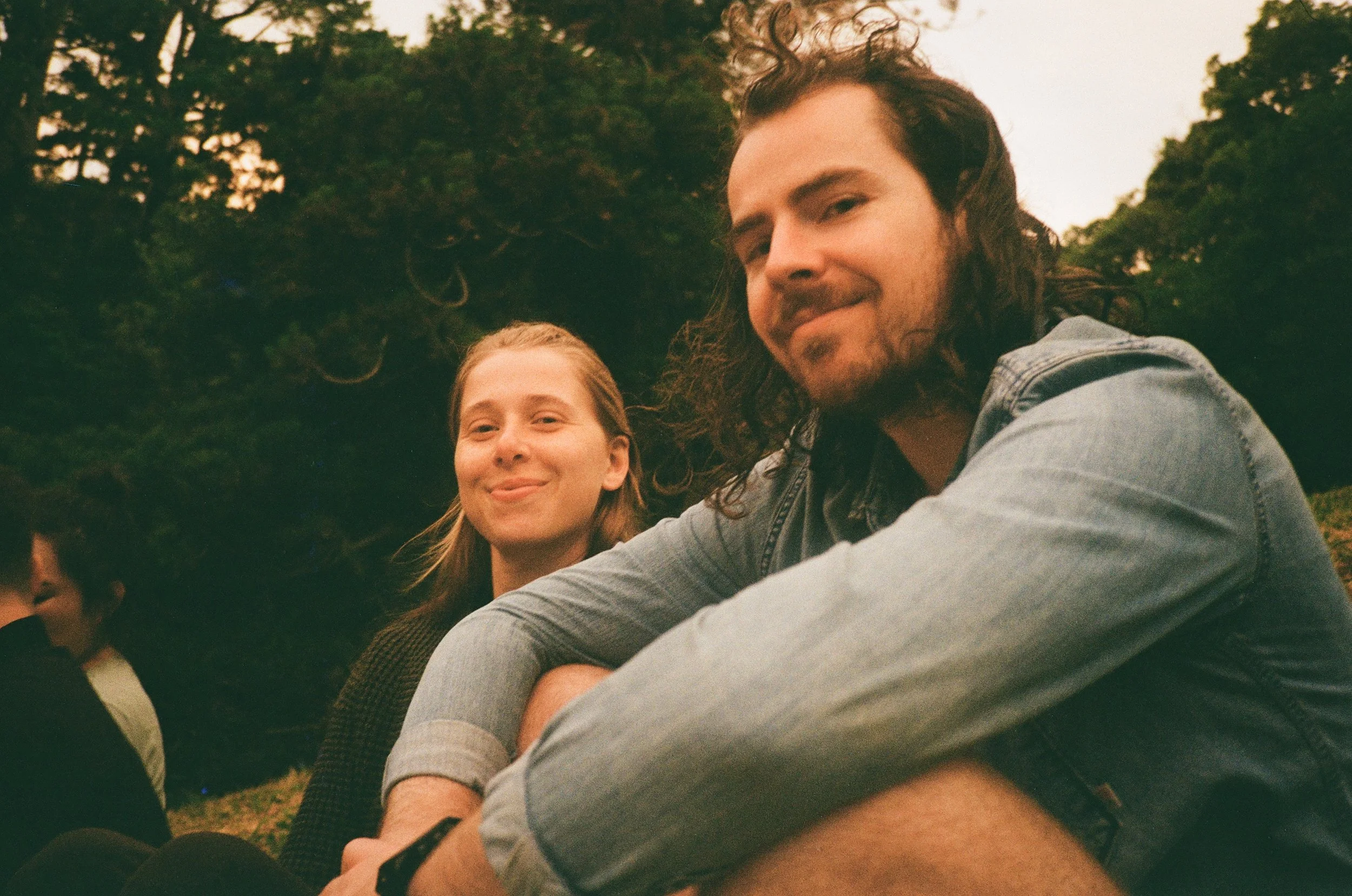 (Wellington) - We all got takeaway and sat at a park watching a local music performance. Christina and Robbie enjoying the music.