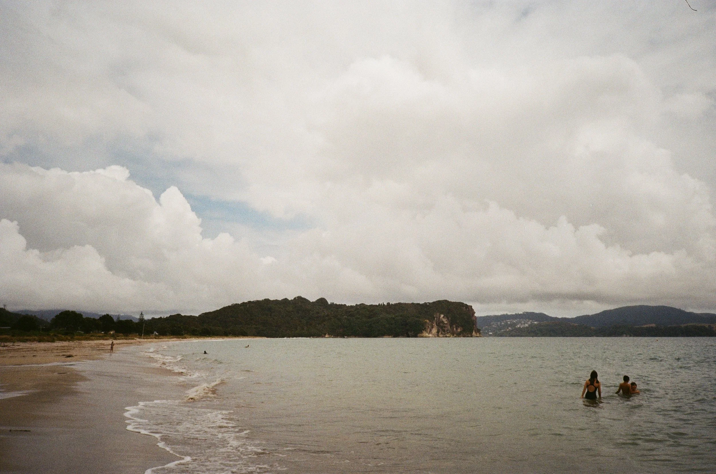 (Cooks Beach) - more photos from the beach right next to the beach house