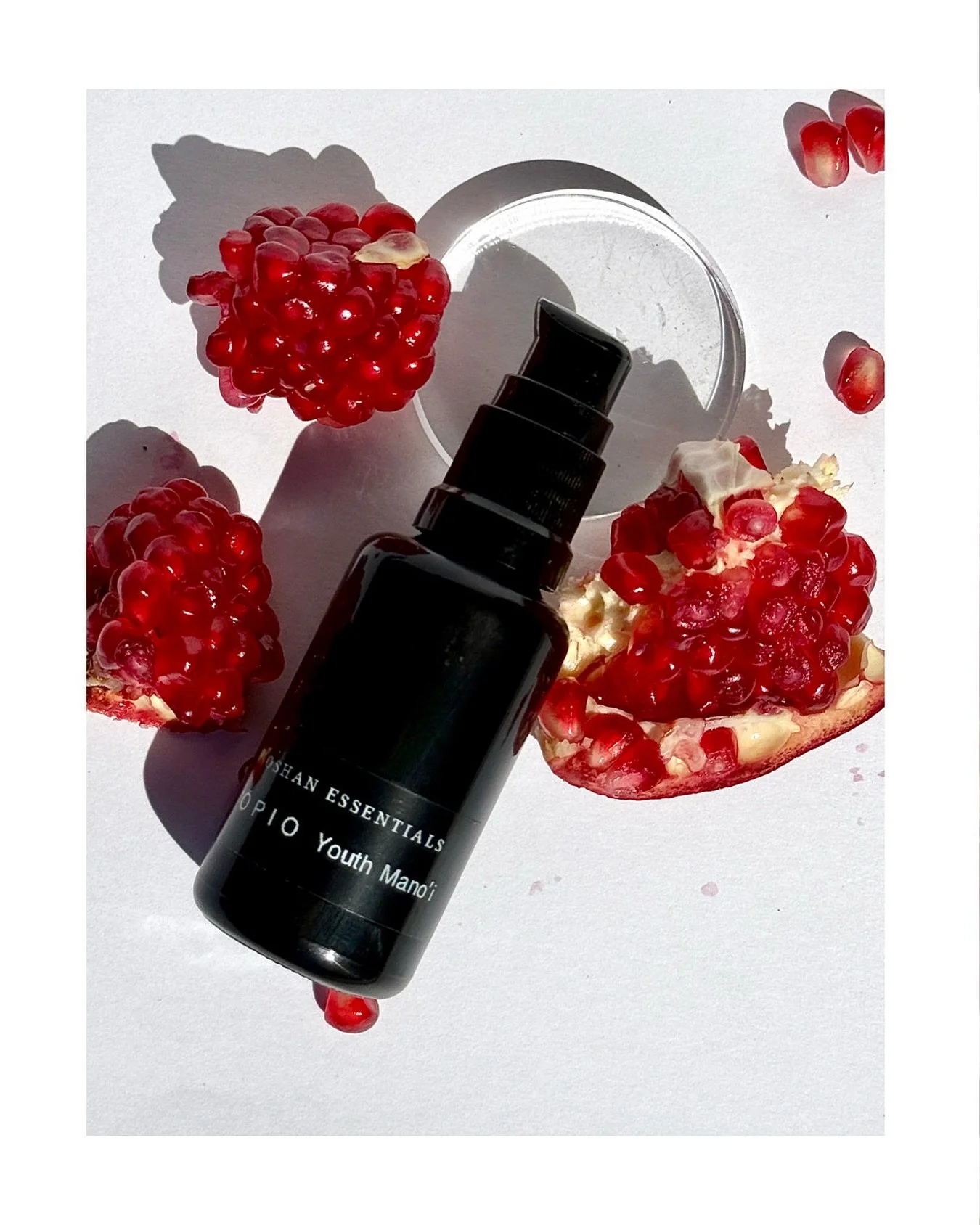 Pomegranate Power~
&lsquo;ŌPIO&rsquo;s blend goes deeper than our body and hair Mano&rsquo;i-enriched with youth-promoting oils.
Pomegranate seed oil restores elasticity and radiance, bringing vitality back to sun-worn skin.
.
.
.
.
#OshanEssentials 