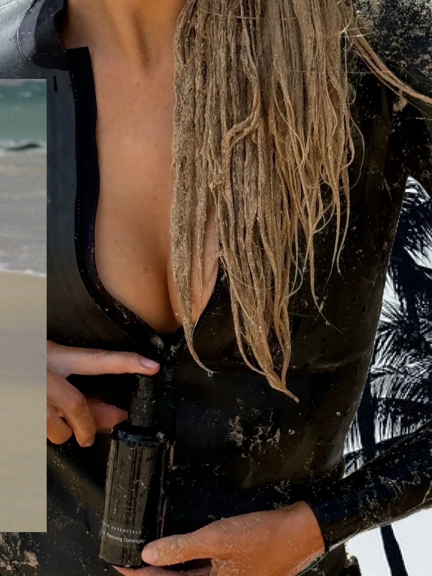 Salt, sand, and wind &mdash; easily undone.
Maiʻa detangles without effort, restoring smoothness and strength with every touch🌊
.
.
#OshanEssentials #MaiaLeaveIn #IslandSkincare #NaturalLuxury #AfterTheOcean #SeaHeartedCare