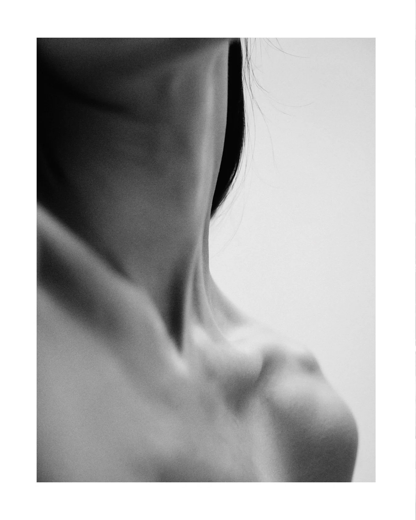 As we shift into colder weather, Layer hydration: a mist to quench, a serum to bind, and an oil to seal.🤍
.
.
.
#SeaHearted #OshanRitual #ElevatedBodyCare
#luxuryskincareritual