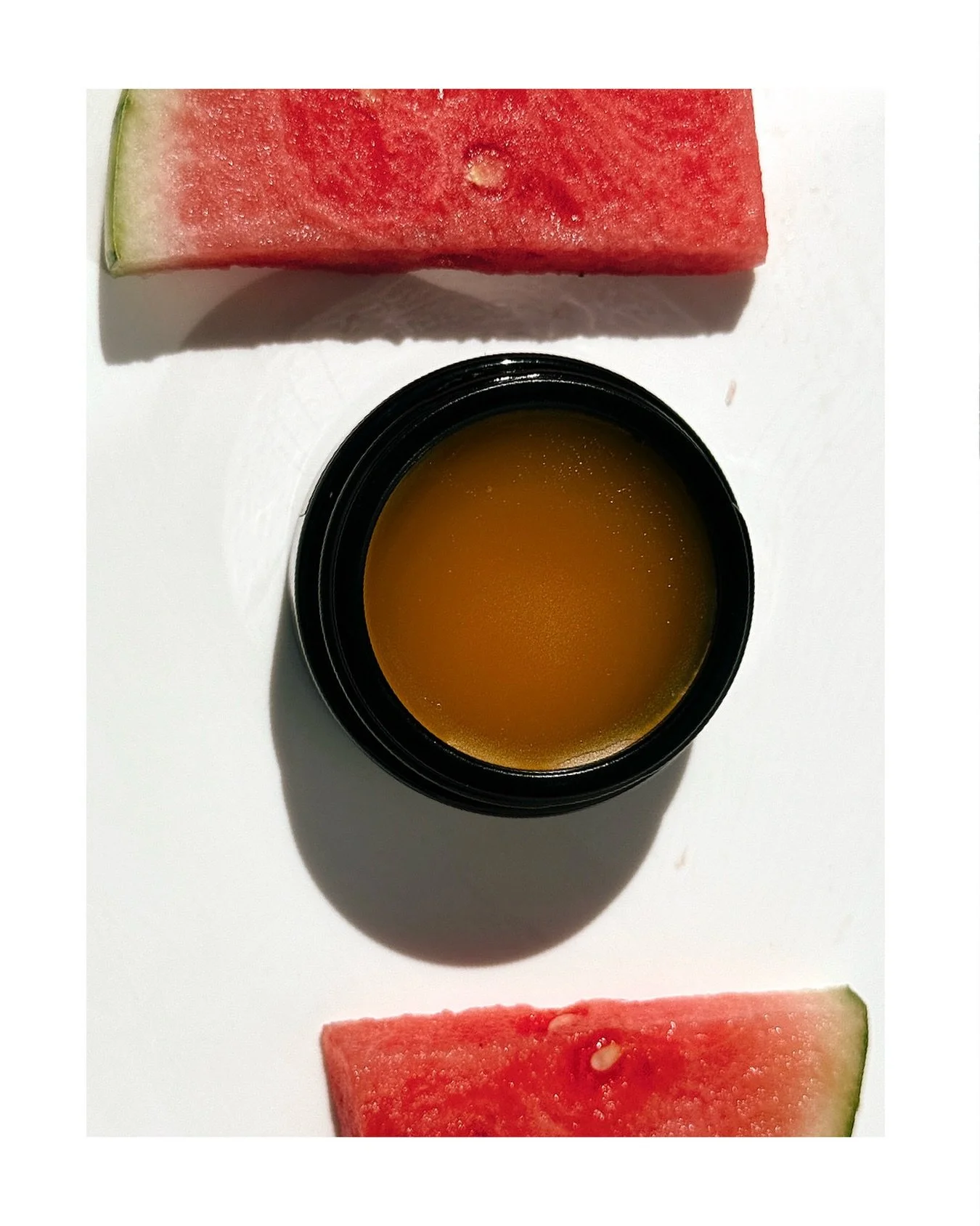 Watermelon Seed Oil&mdash;light yet deeply hydrating. Packed with essential fatty acids that balance sebum and smooth texture. The secret to soft, supple post-sun skin.
One of the star ingredients of MOHĀ 🍉🍉
.
.
⠀⠀⠀⠀⠀⠀⠀⠀⠀
#OshanEssentials #Watermel