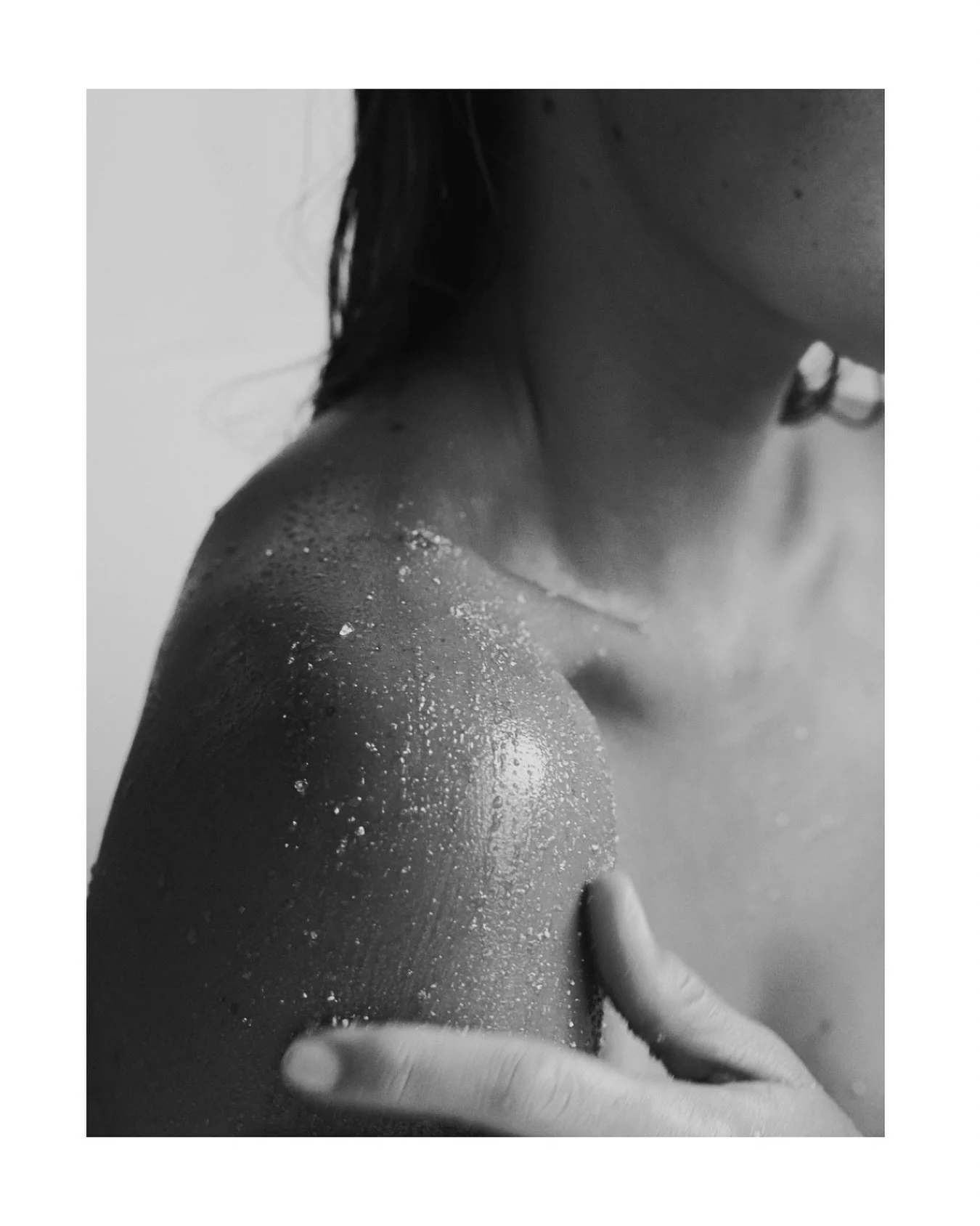 Water regulates the nervous system 💦 Slow immersion signals the body to release.
A bathing escape that feels as if the sea has followed you home.
.
.
.
⠀⠀⠀⠀⠀⠀⠀⠀⠀
#EverydayEscape #SensorySkincare #BotanicalAlchemy #FromSeaToSkin #RitualNotRoutine #Tr