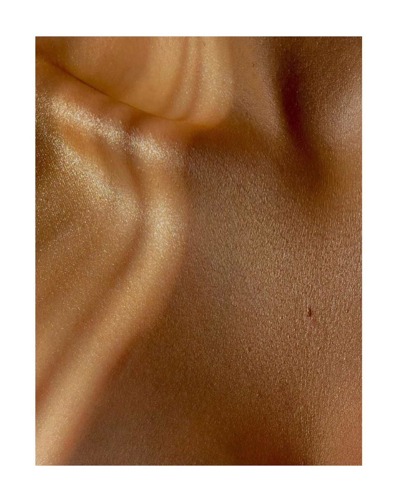 Cold air is relentless on the lipid layer. Exfoliate and nourish for silky smooth skin all year long .🤍