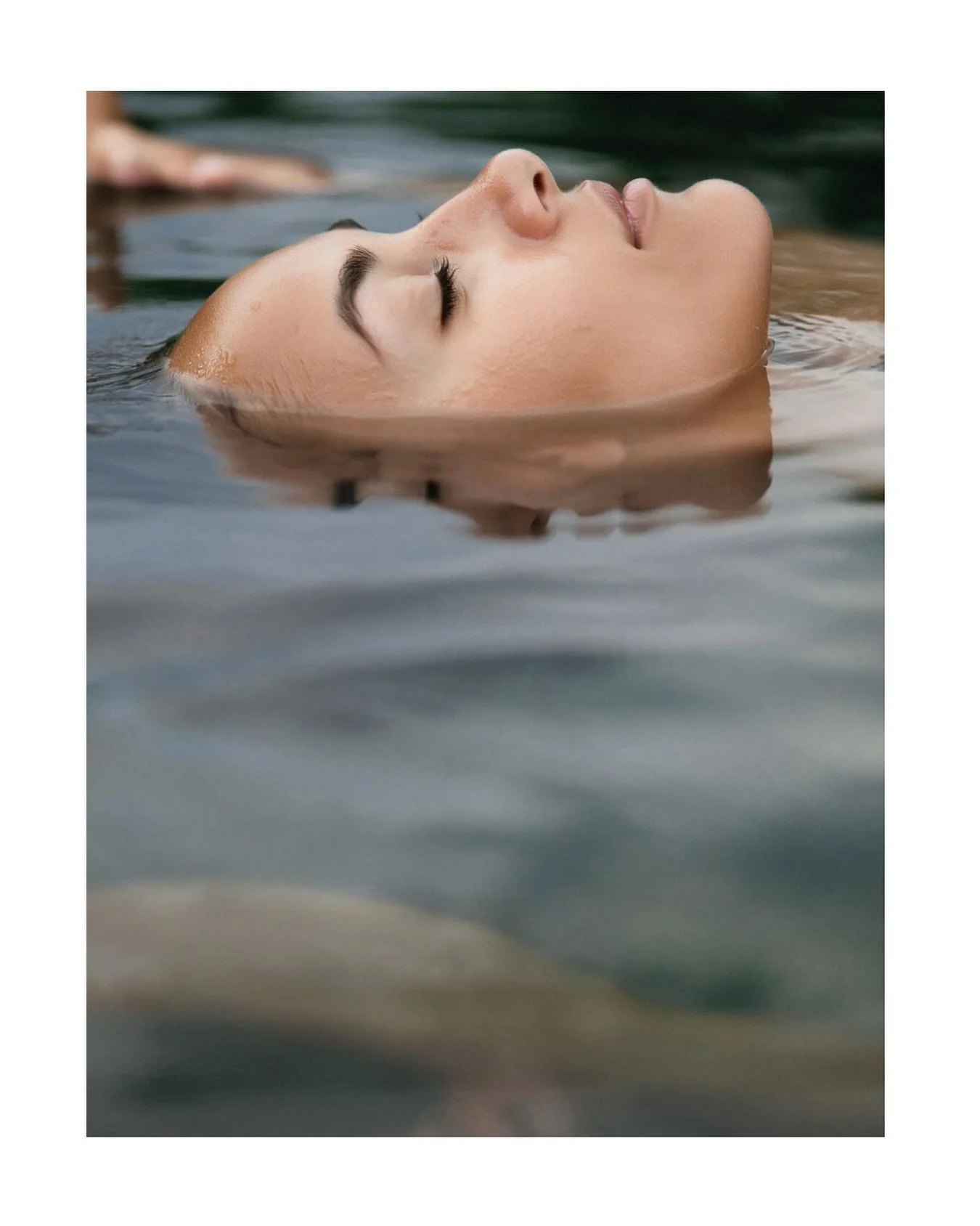 There is a visible softness that comes with rest. 
Water, stillness and ritual .
Wishing you a glorious week 🤍