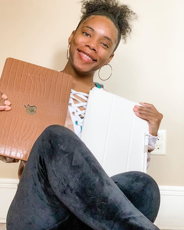 Laptop or IPad????
As you can see I&rsquo;m an Apple Girl. I love having all my work right at my finger tips on all devices. But the question today is : Which one do you prefer to do work on? Laptop or IPad.
⠀⠀⠀⠀⠀⠀⠀⠀⠀⠀⠀⠀
iPads are just as computer Fu