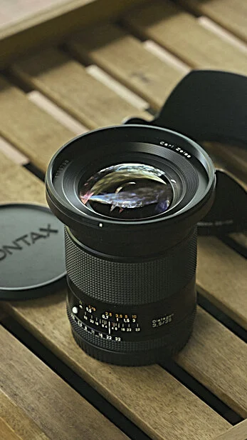 Contax 645 Zeiss Distagon 35mm the best retro lens in the world 