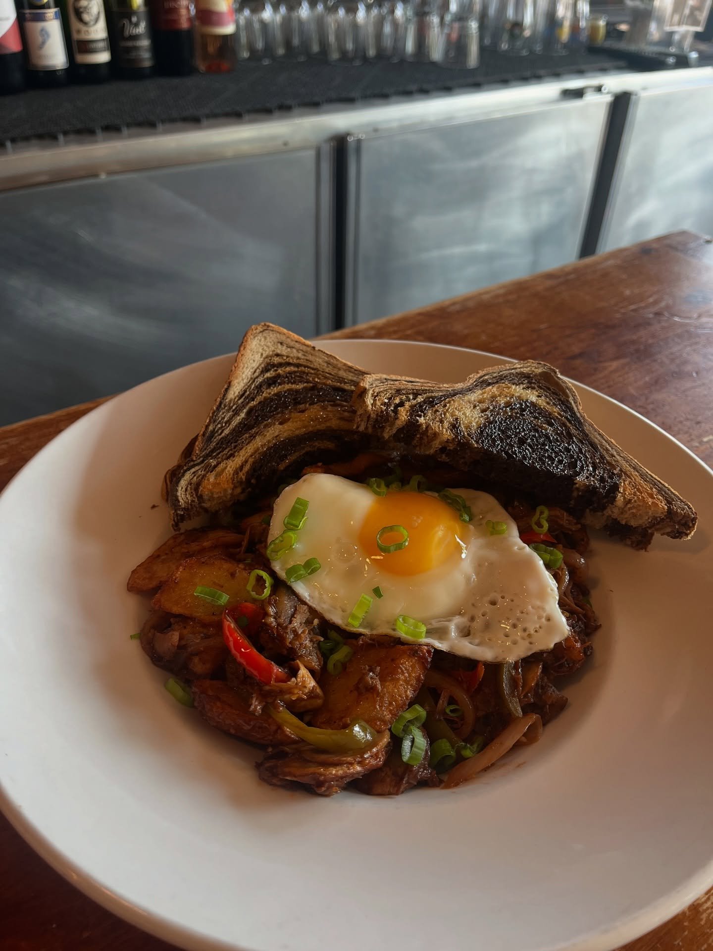 NEW MENU ITEM!!
BBQ Braised Beef Hash, loaded with saut&eacute;ed veggies, potatoes, braised beef and barbecue sauce. Comes with toast, but adding a fried egg is highly recommended!! 🍳 
Come try it out, available every day from 9am-4pm. Latest break