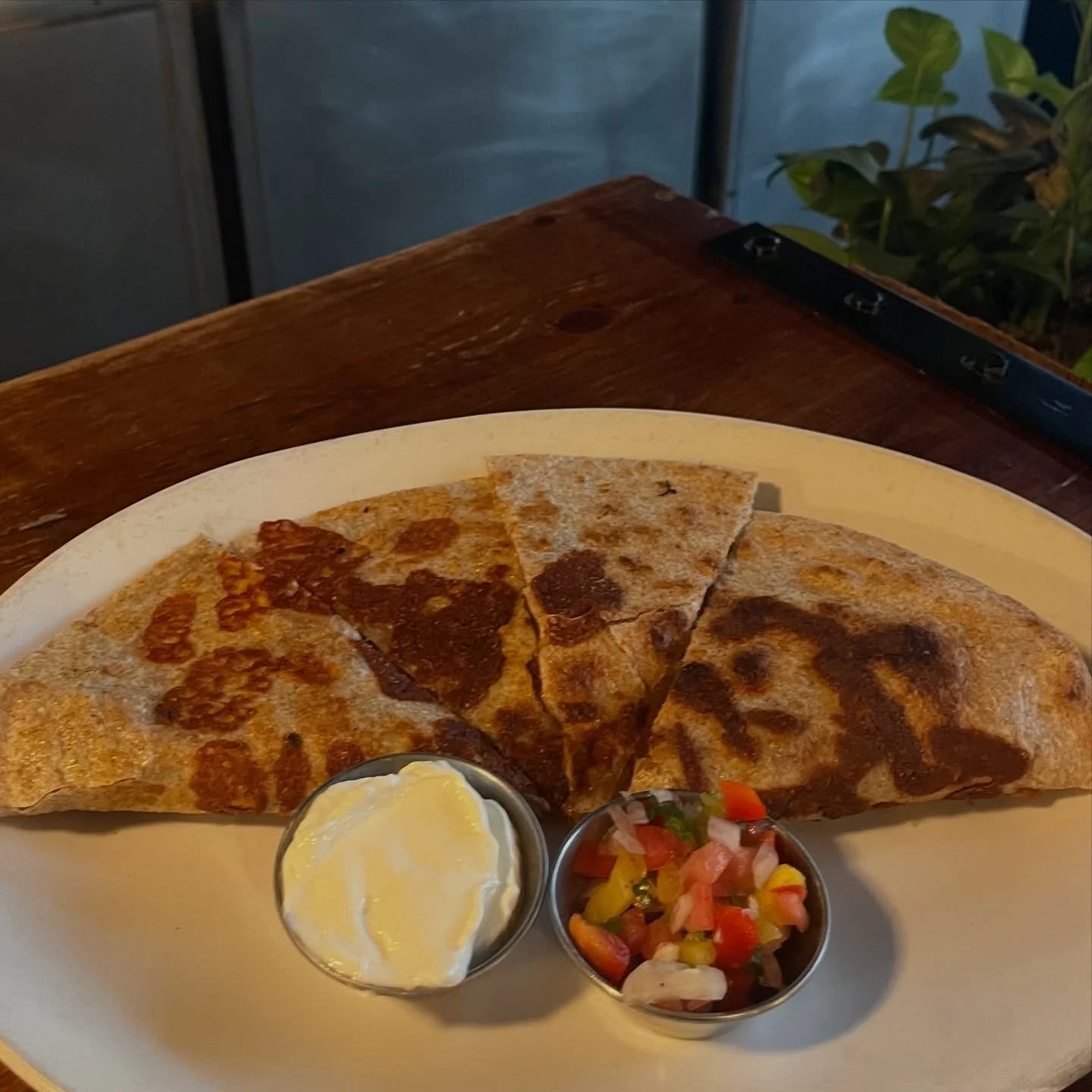 Cheesy Chicken Quesadilla π§
~ with colourful bell peppers, sour cream, and our house-made salsa. Make it vegetarian by getting avocado instead of chicken ~