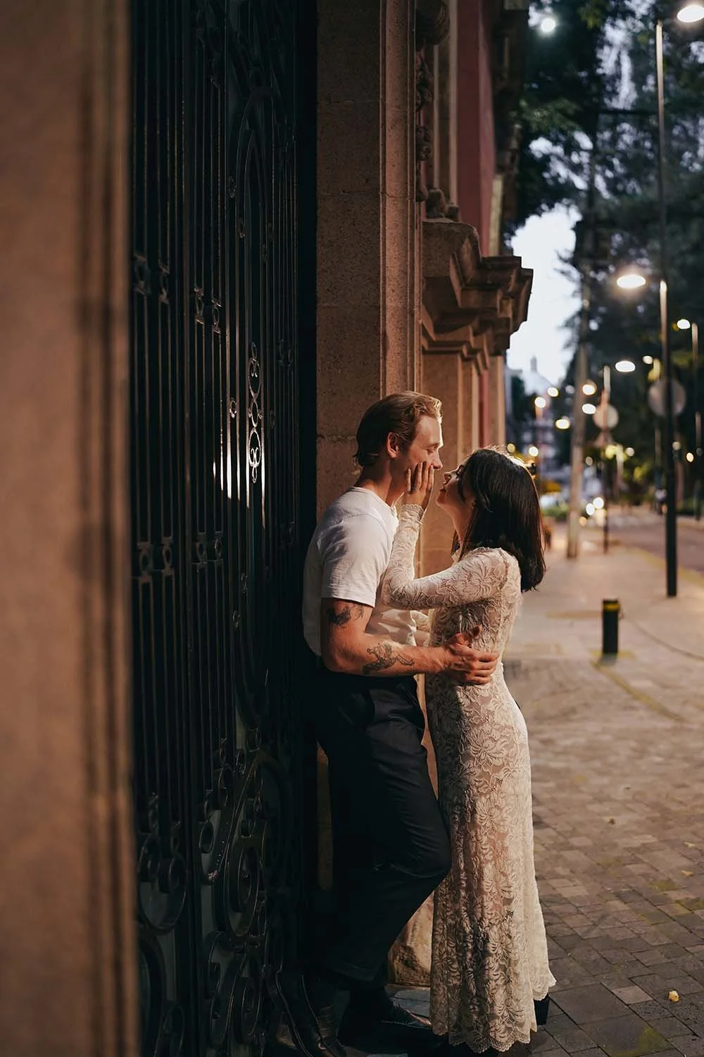 CINEMATIC NIGHT MEXICO CITY COUPLE PHOTOS IN BOHEMIAN ROMA NORTE10.jpg