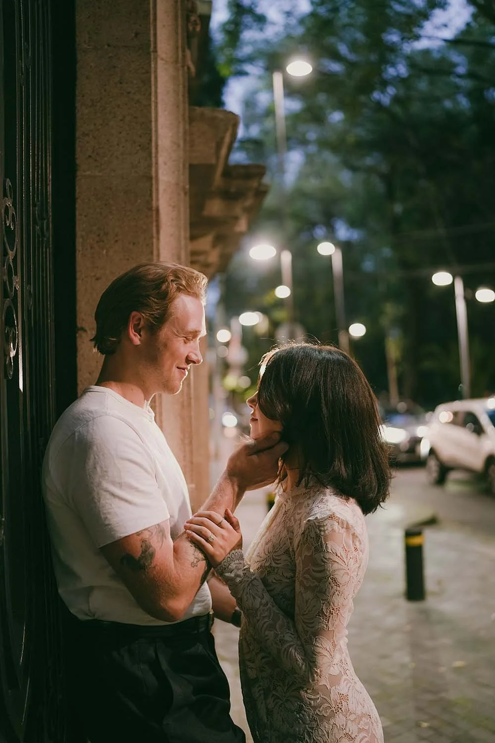 CINEMATIC NIGHT MEXICO CITY COUPLE PHOTOS IN BOHEMIAN ROMA NORTE12.jpg