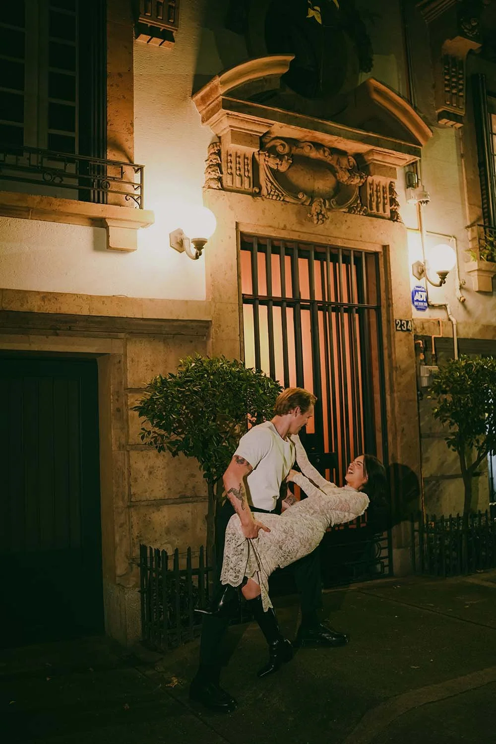 CINEMATIC NIGHT MEXICO CITY COUPLE PHOTOS IN BOHEMIAN ROMA NORTE28.jpg