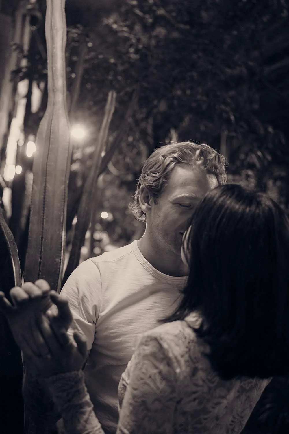 CINEMATIC NIGHT MEXICO CITY COUPLE PHOTOS IN BOHEMIAN ROMA NORTE46.jpg