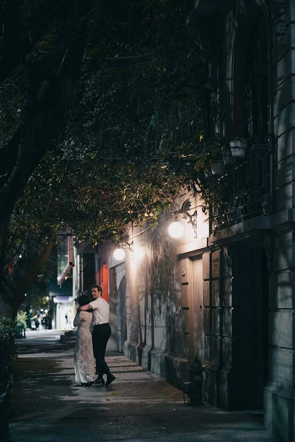 CINEMATIC NIGHT MEXICO CITY COUPLE PHOTOS IN BOHEMIAN ROMA NORTE57.jpg