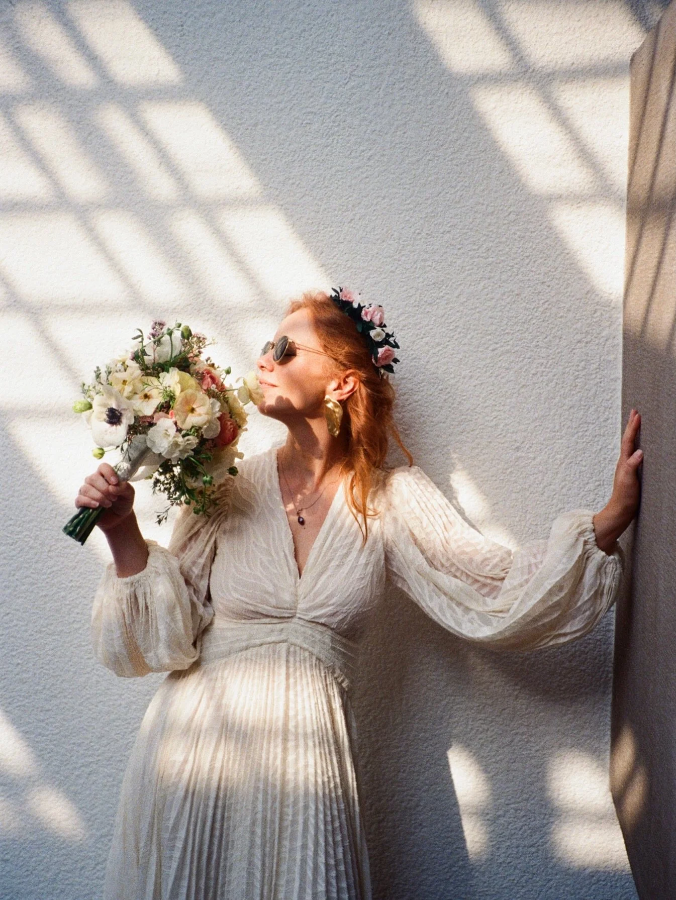 🥹Anastasia &amp; Gerardo - una boda llena de amistades, detalles de la cultura mexicana y pura emoci&oacute;n.
Film + Digital 🎞️📷
&iquest;Qu&eacute; les parecieron las fotos?
#mexicocitywedding #bodamexicana #authenticweddings #filmweddingphotogra