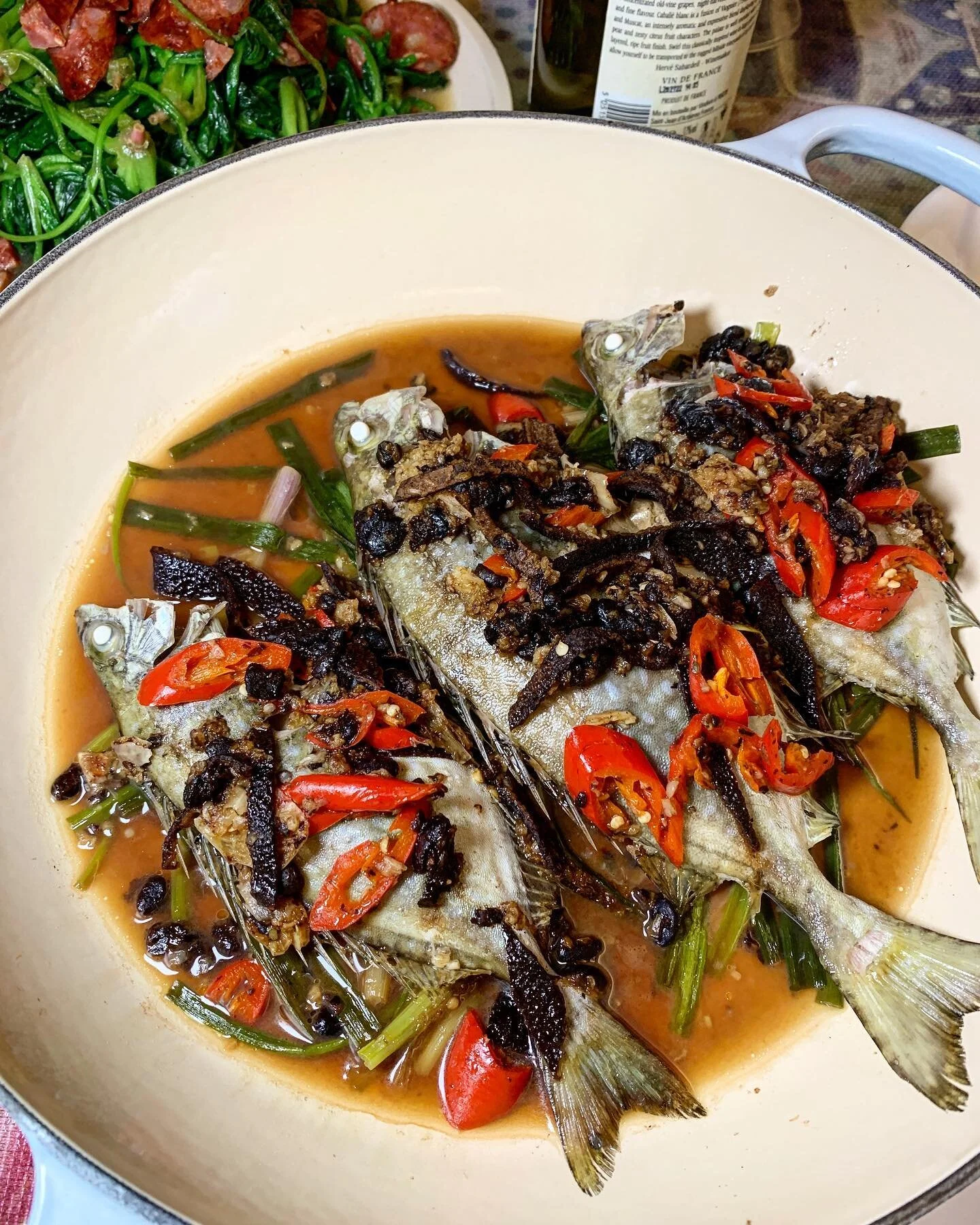 Steamed fish for dinner 🐟 a classic recipe with bean paste, chilies &amp; mandarin peel 🍊

本格の広東料理&mdash;魚の蒸し❣️