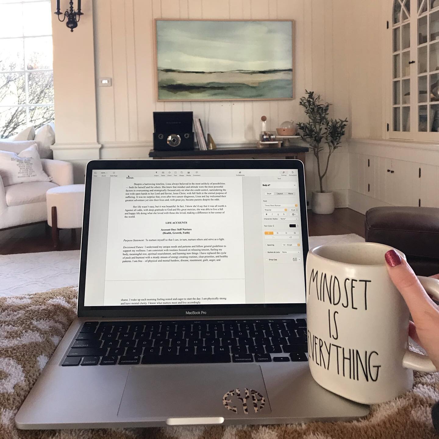 Every morning for 90 days, before the noise and chaos and pinging and updates of the day, you&rsquo;ll find me here reviewing my Life Plan.✨
 ⠀⠀⠀⠀⠀⠀⠀⠀⠀⠀⠀⠀
I&rsquo;ve felt a powerful shift and clarity since working through Living Forward and writing o