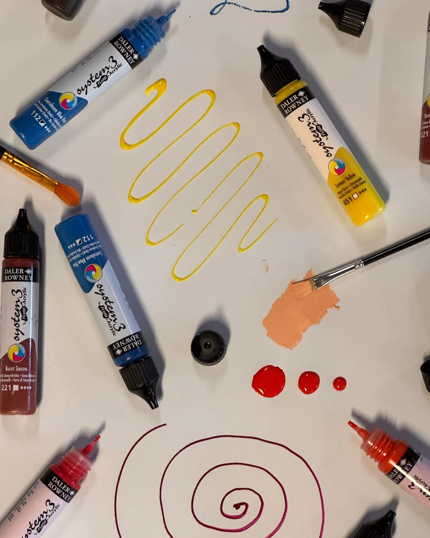 Have you tried the System 3 fluid acrylics by @dalerrowney1783?! If you've been looking for a new way to experiment with acrylic paint, then look no further! The nozzle on the System 3 paints lets you paint in fun and unexpected ways. These liquid pa