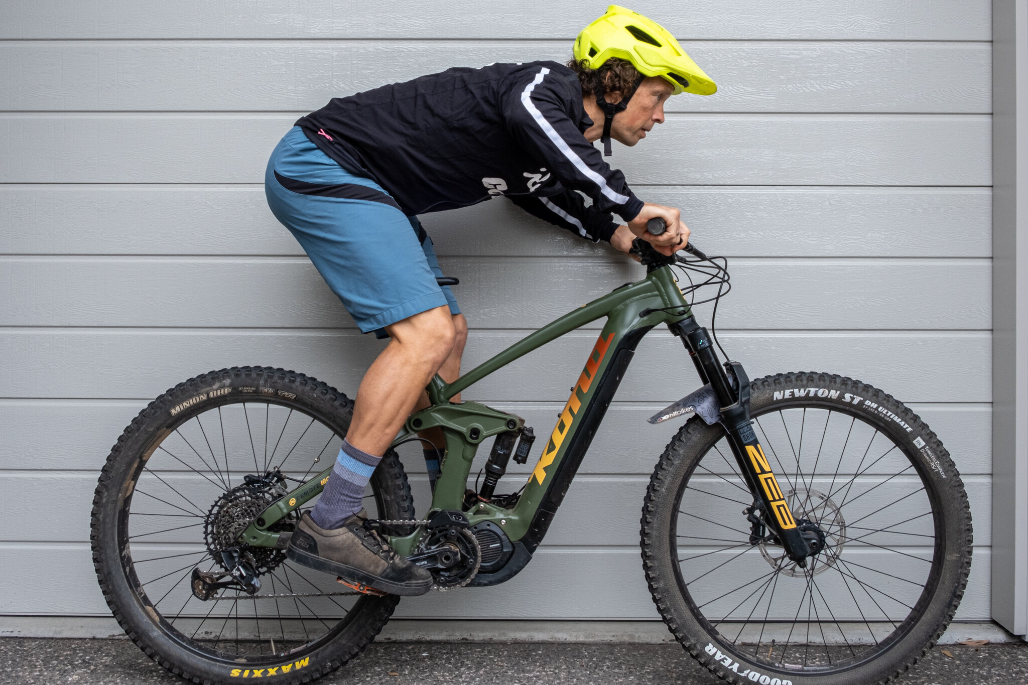 is cycling good for knees and hips