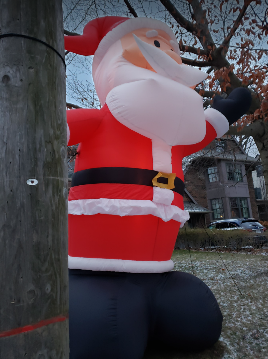  This Santa refuses to wear a mask, despite the glowing example set by his peers. 