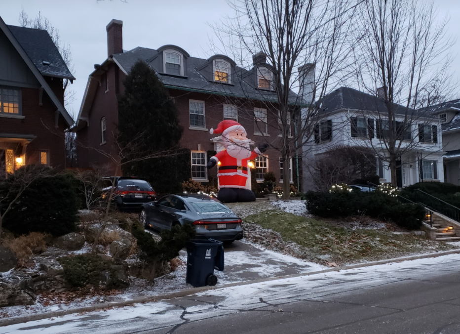  What were they  thinking  with this Santa??? 