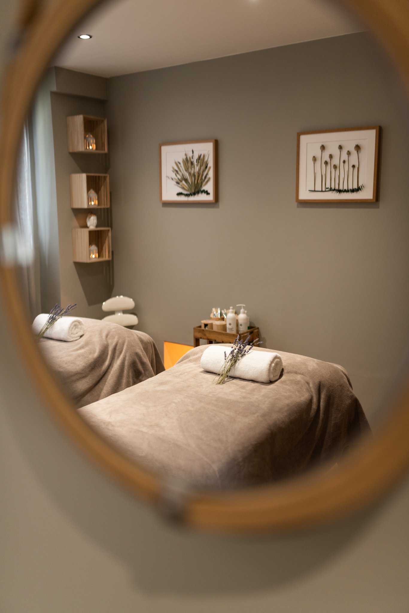 Image of couple treatment room 