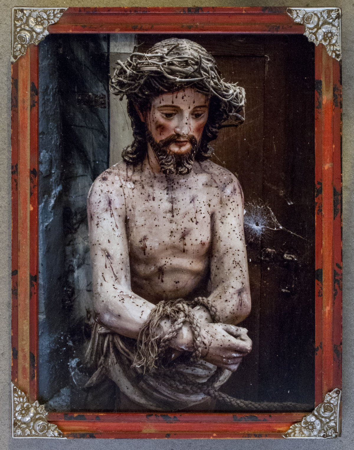 jesus-tied-up_in-nomine-fidei_pedro-lobo.jpg