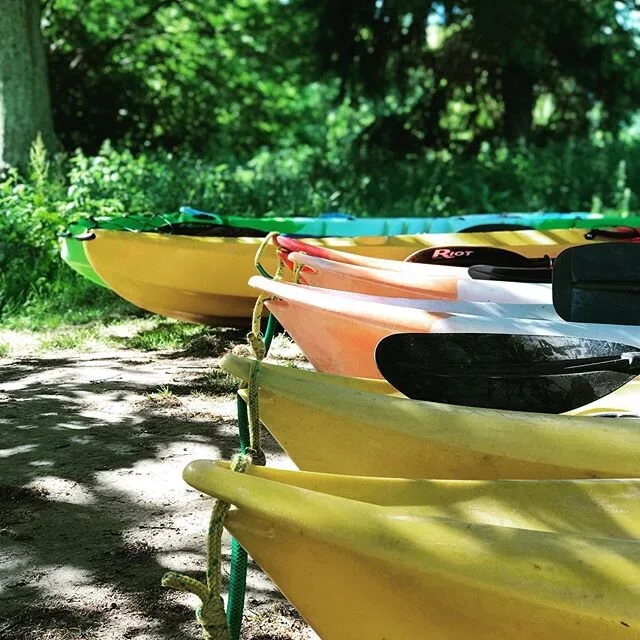 Get your gear ready folks! 
Another summer weekend is here. ☀️ Who knows how many lockdown weeks will be left? So bring your family along and grab one of our Dynamic Adventures craft. 
Single kayaks,
Double kayaks and 
Stand Up Paddleboards (SUPs) al