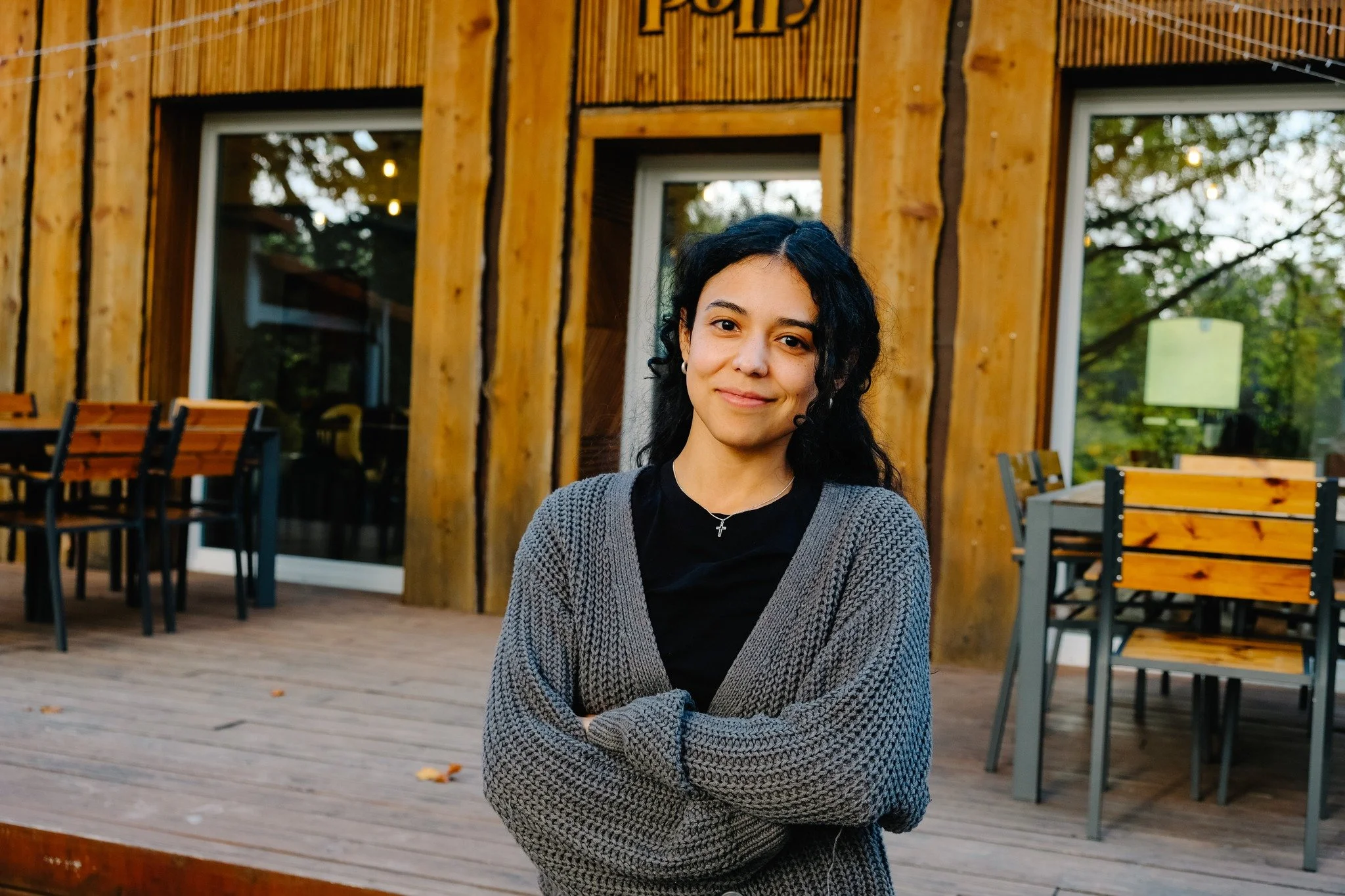 Wir haben Verst&auml;rkung. Und die kann was! 🙌

Clara ist neu bei Tante Polly und k&uuml;mmert sich ab sofort um Events, Grafiken und Marketing.

Sie plant, organisiert, gestaltet und sorgt daf&uuml;r, dass aus unseren wilden Ideen richtig gute Erl