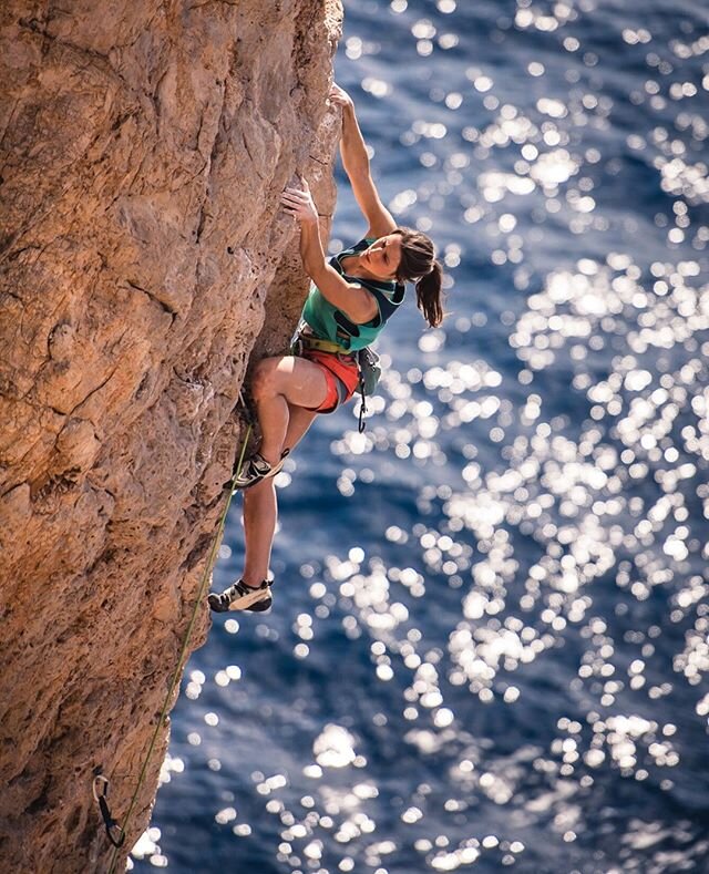 Fall and spring are perfect for climbing on Mallorca. Magda enjoying sun and limestone routes straight above the Mediterranean sea earlier this year. ⁠
@magdalenamst @lasportivagram @mammut_swiss1862⁠
.⁠
.⁠
.⁠
.⁠
.⁠
.⁠
.⁠
.⁠
.⁠
.⁠
.⁠
.⁠
.⁠
.⁠
⁠
.⁠
.⁠