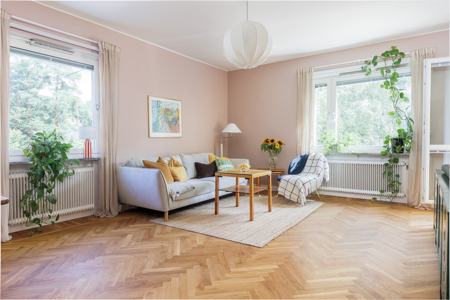 Nice apartment with a fantastic parquet floor. I really liked the kitchen too.

&Aring;rstav&auml;gen
👨&zwj;💼@maklarerichardwall

#interiordesign #interior #nordicchrome
#nordicliving
#interior4all
#interiordesign
#interiorphotographer
#scandinavia