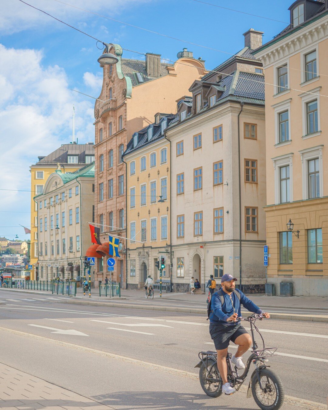Such a brilliant time of year to be in Stockholm. So many people are away and it's just the tourists playing fun and games in the city. Stockholm's buildings really come to life at this time of year though. In the summer light they look spectacular.