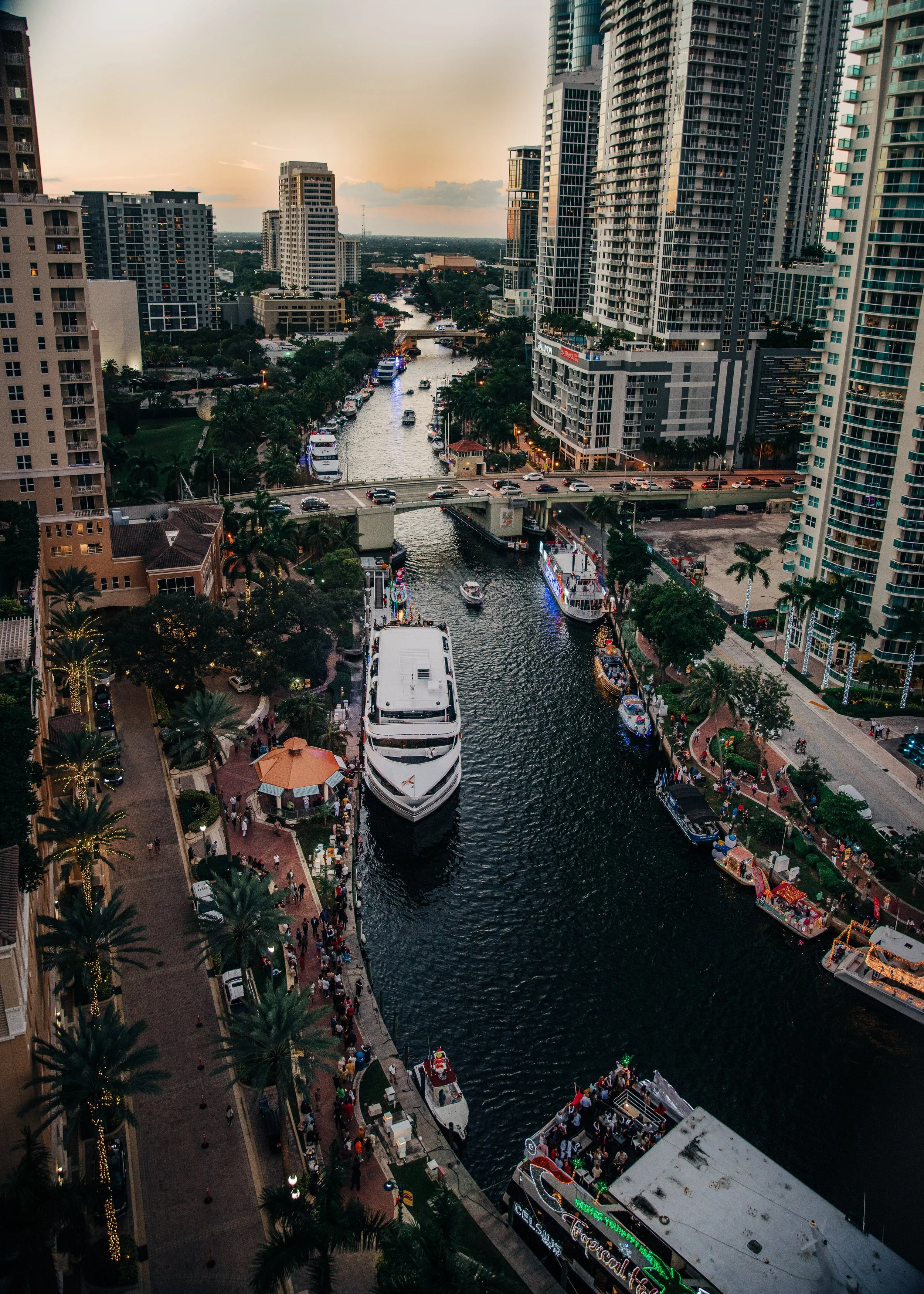 Vu River Boat Parade 2021-12.jpg