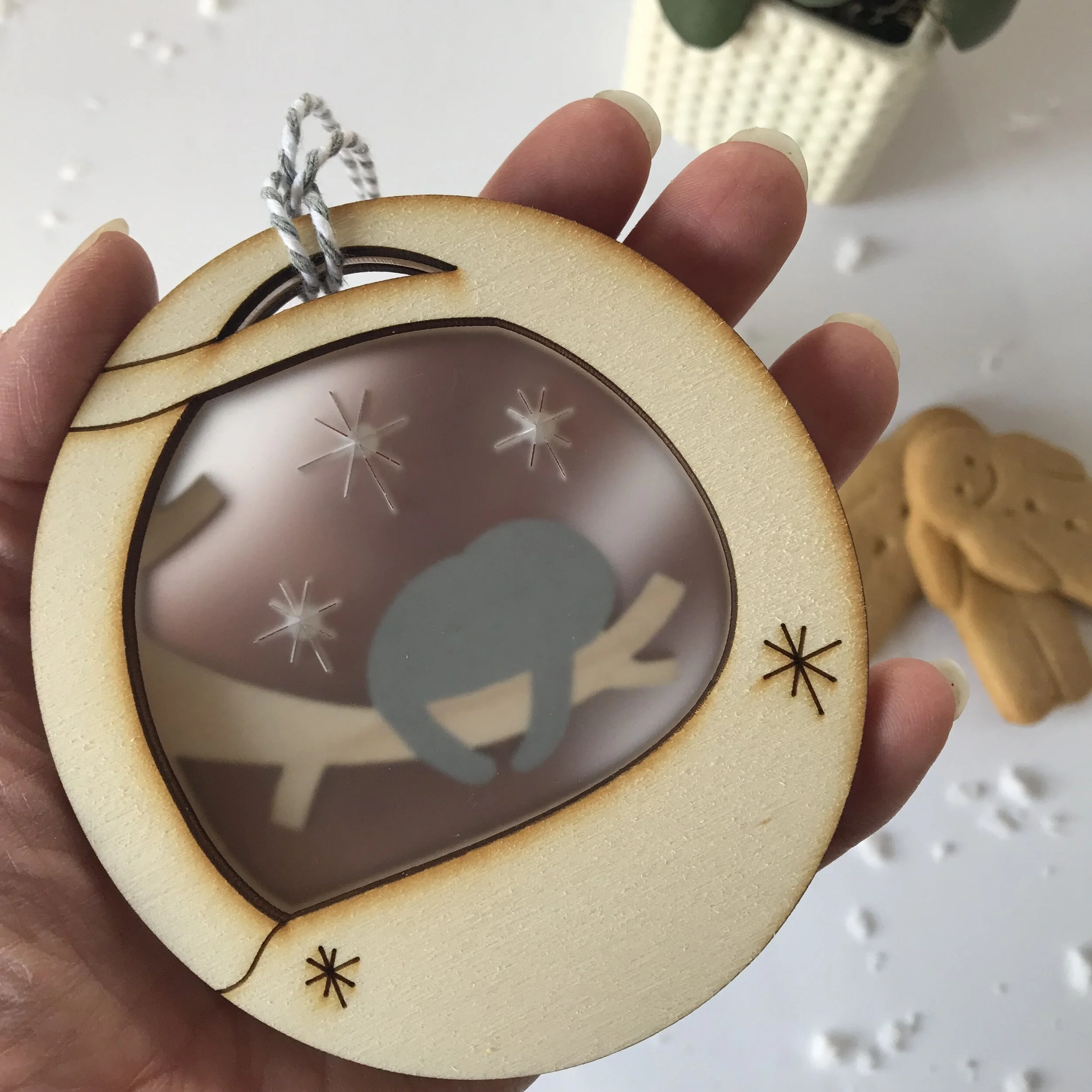 Back view of sloth bauble