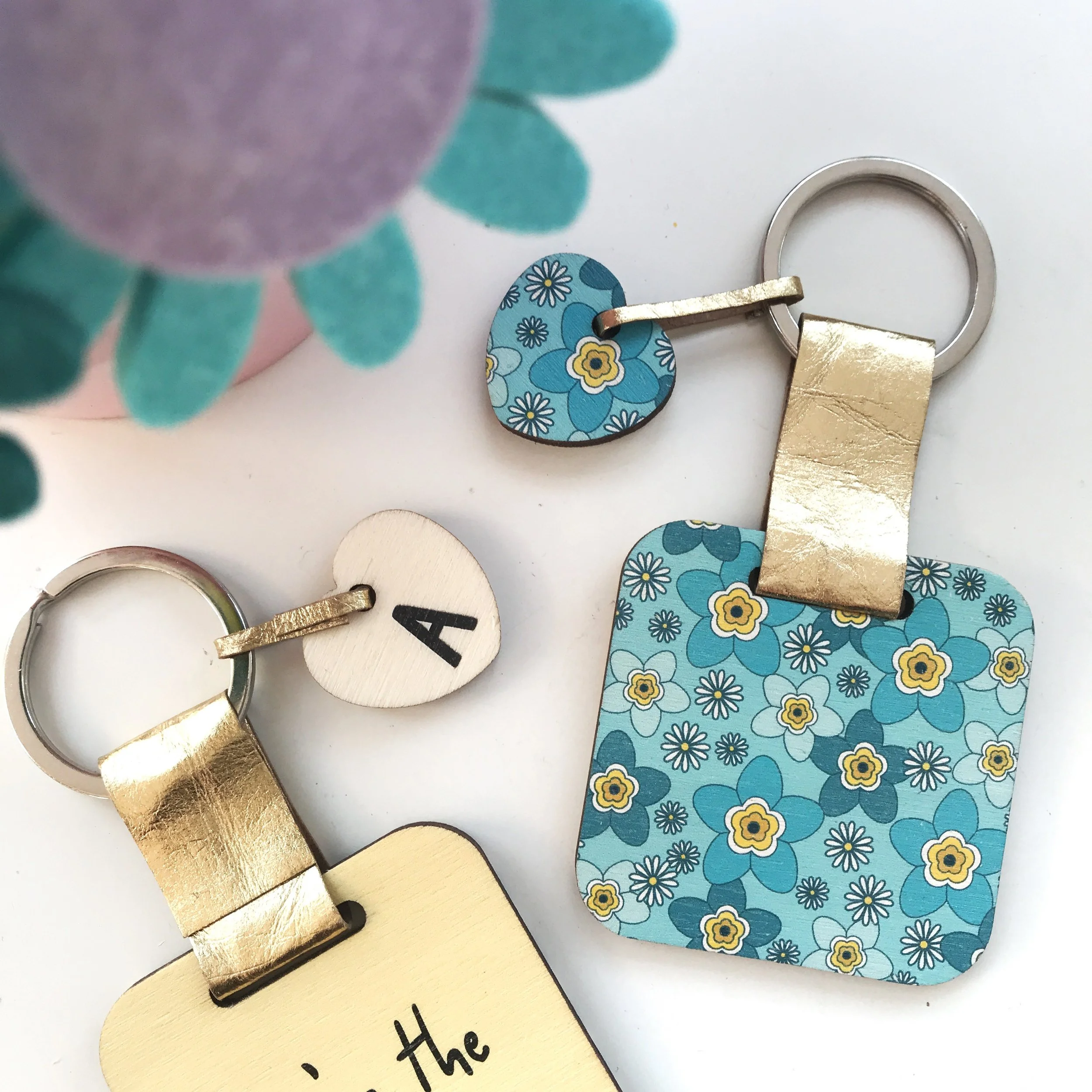 September flower keyring with intial charm.JPG