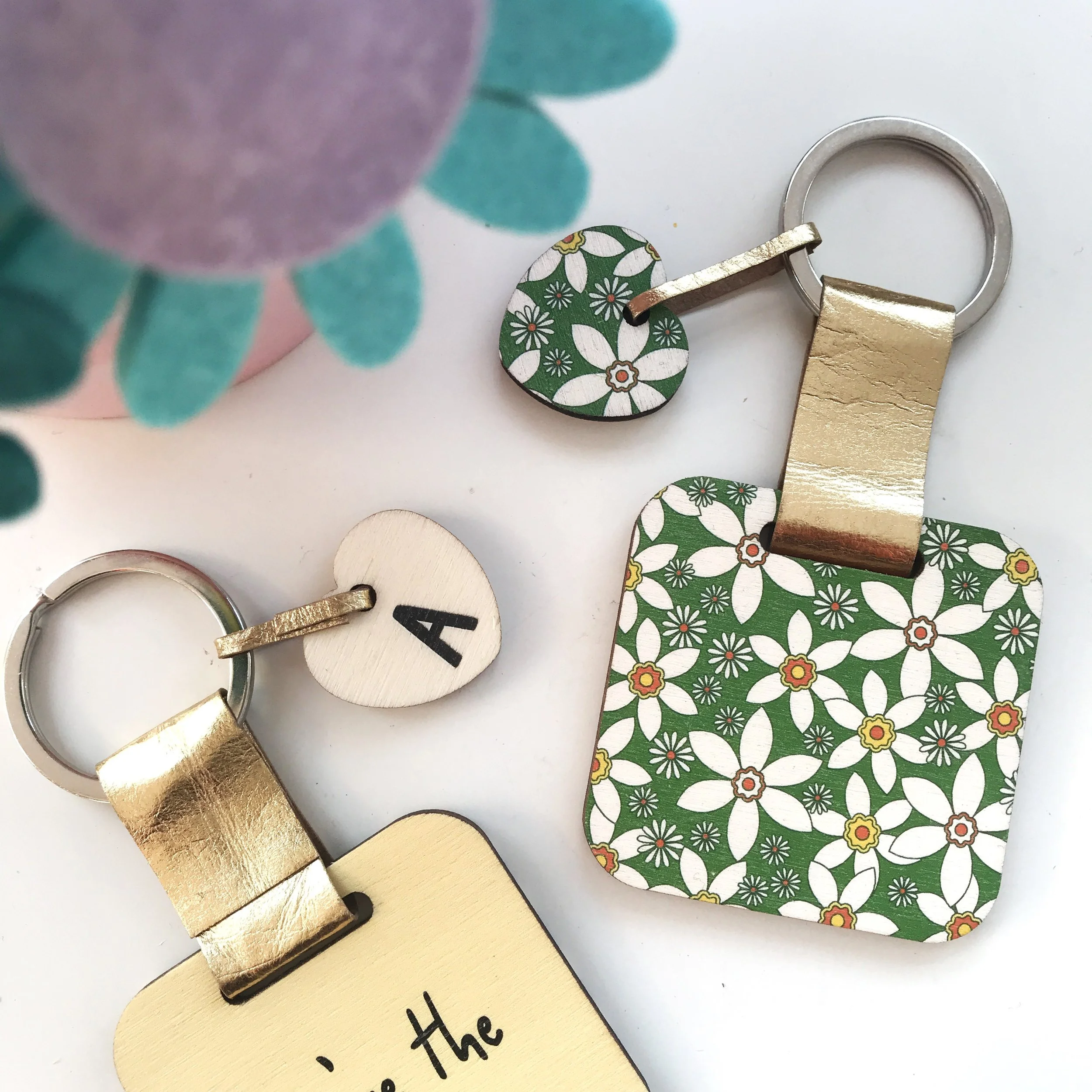 December flower keyring with intial charm.JPG
