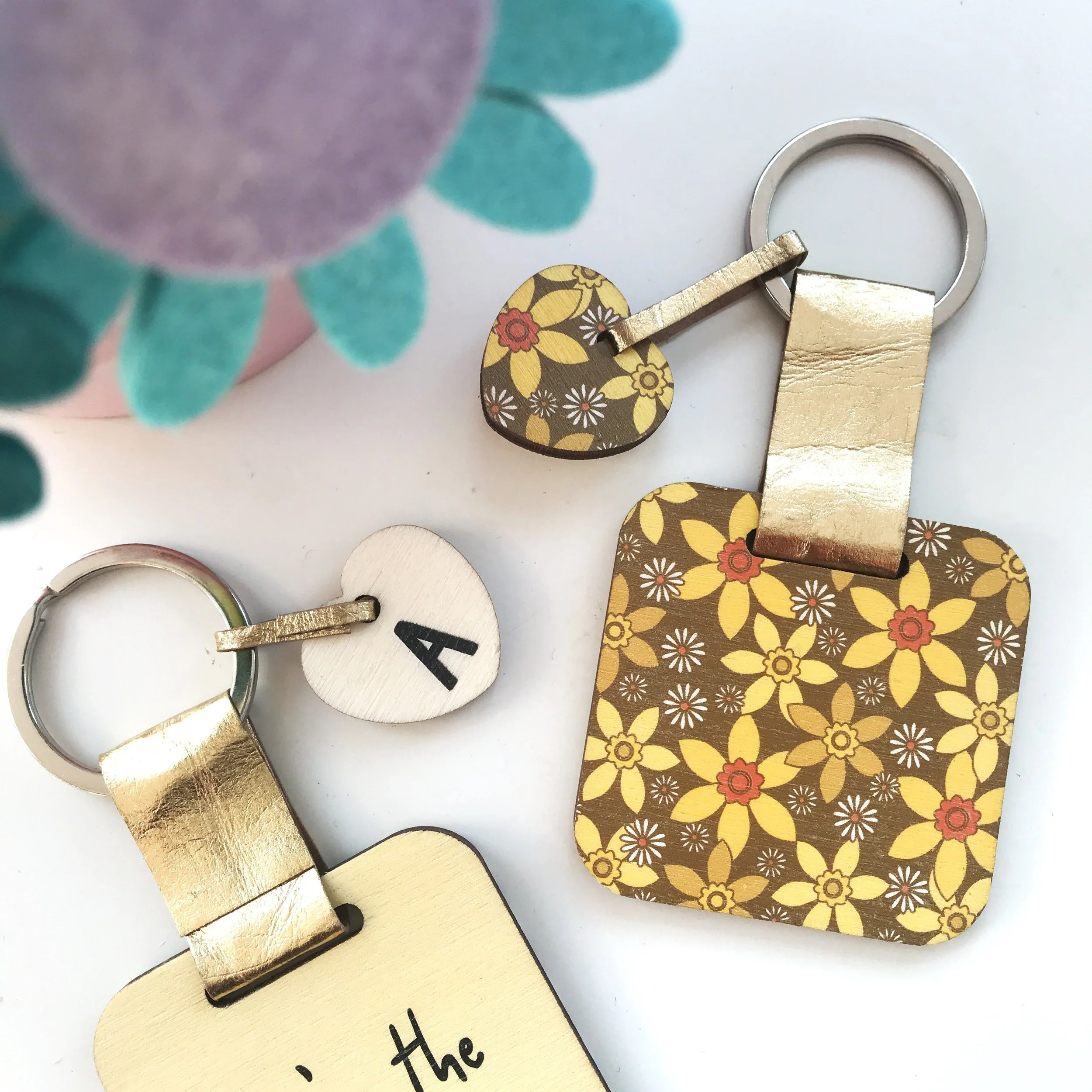 March flower keyring with intial charm.JPG