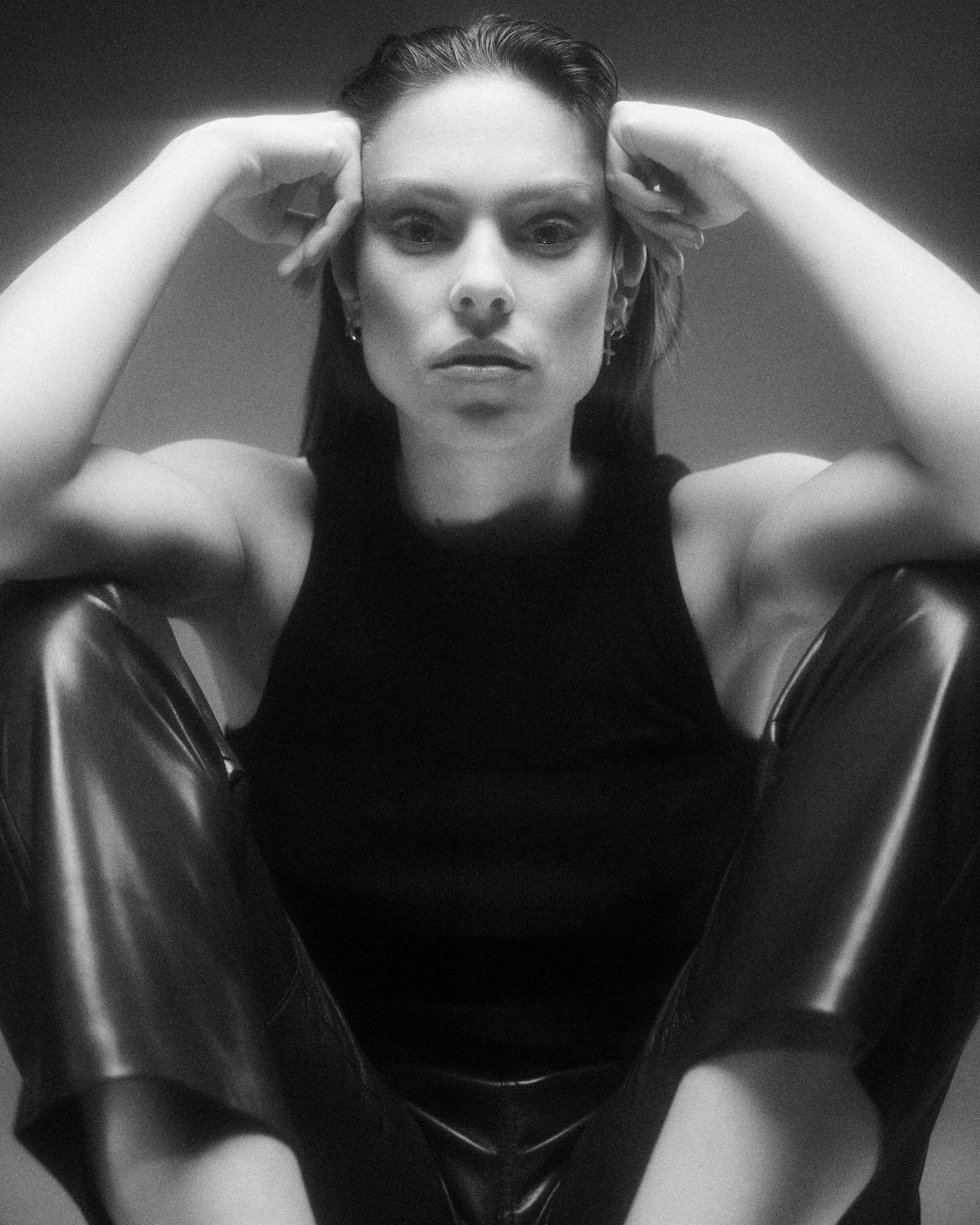&Eacute;dito with @nnonshad 
[2/3]

___

Assisted by @nicohtrl 
MUAH : @chloerobinmakeup 
Prod : @faulmde