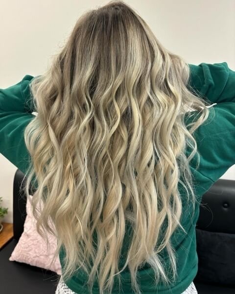 Life is busy, we know that! Looking for blonde hair but need low maintenance? Mattie will still make you feel blonde and beautiful 🌿@modernmattiestyles_ #hendersonvillenc #hendersonvillencstylist #flatrocknc #828isgreat #hendersonvillenchairstylist 