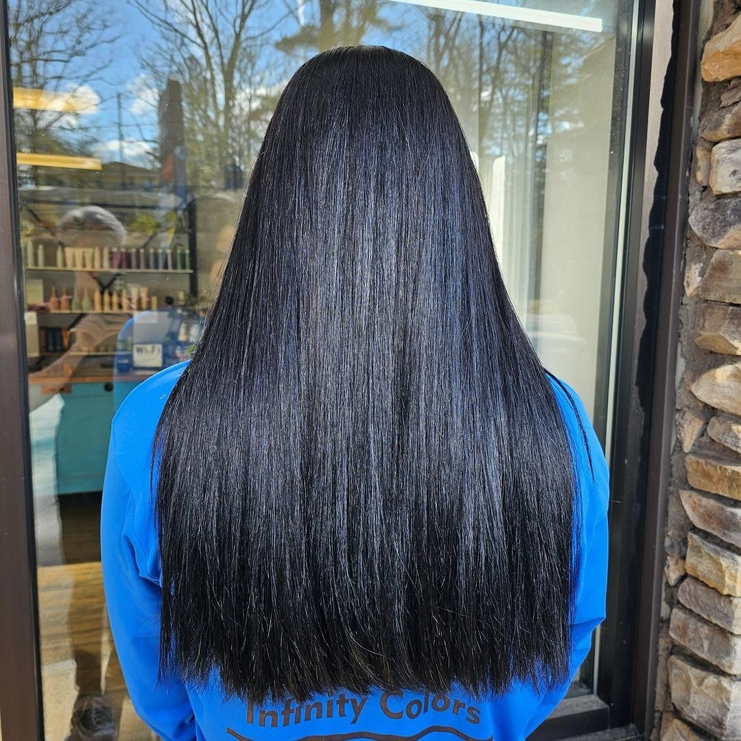 She is beauty, She is grace, she has no more frizz in her face! 🪄✨

Another Brazilian Blowout transformation, the shine this treatment gives is incredible. Call 828-697-1077 to book your Brazilian today 📲🌿
HAIR // @caleb_styles613 
#hendersonville